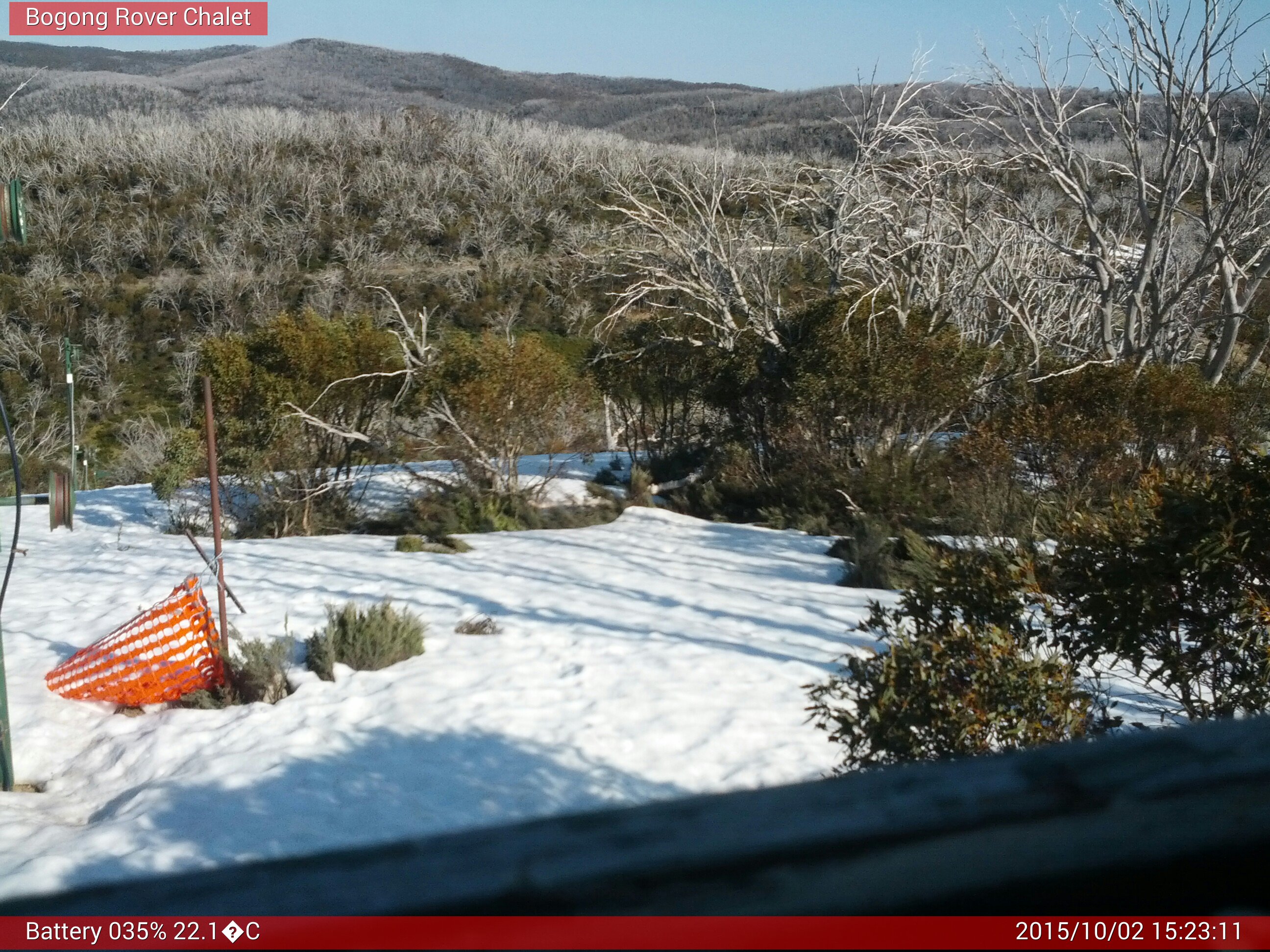 Bogong Web Cam 3:23pm Friday 2nd of October 2015