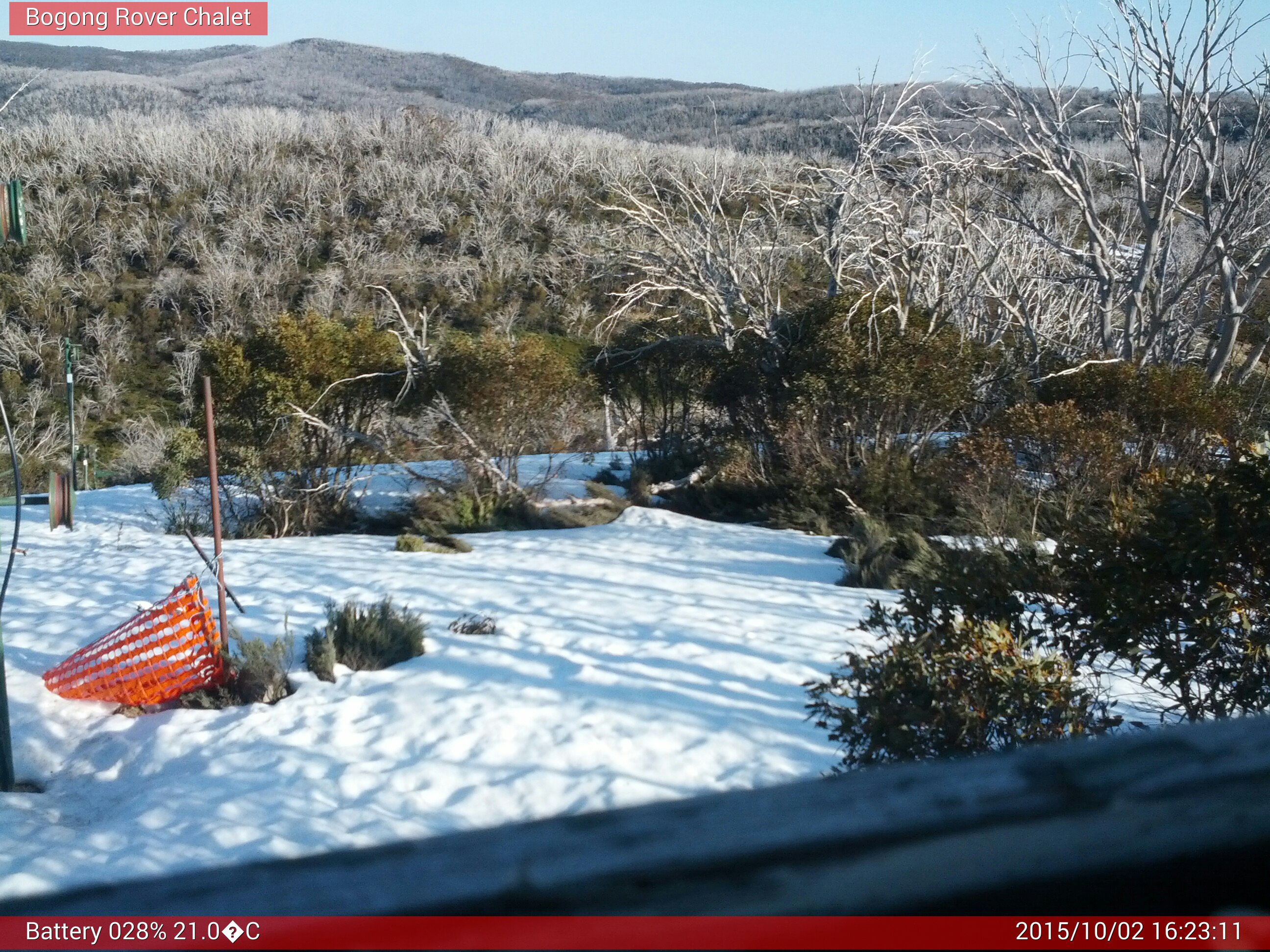 Bogong Web Cam 4:23pm Friday 2nd of October 2015