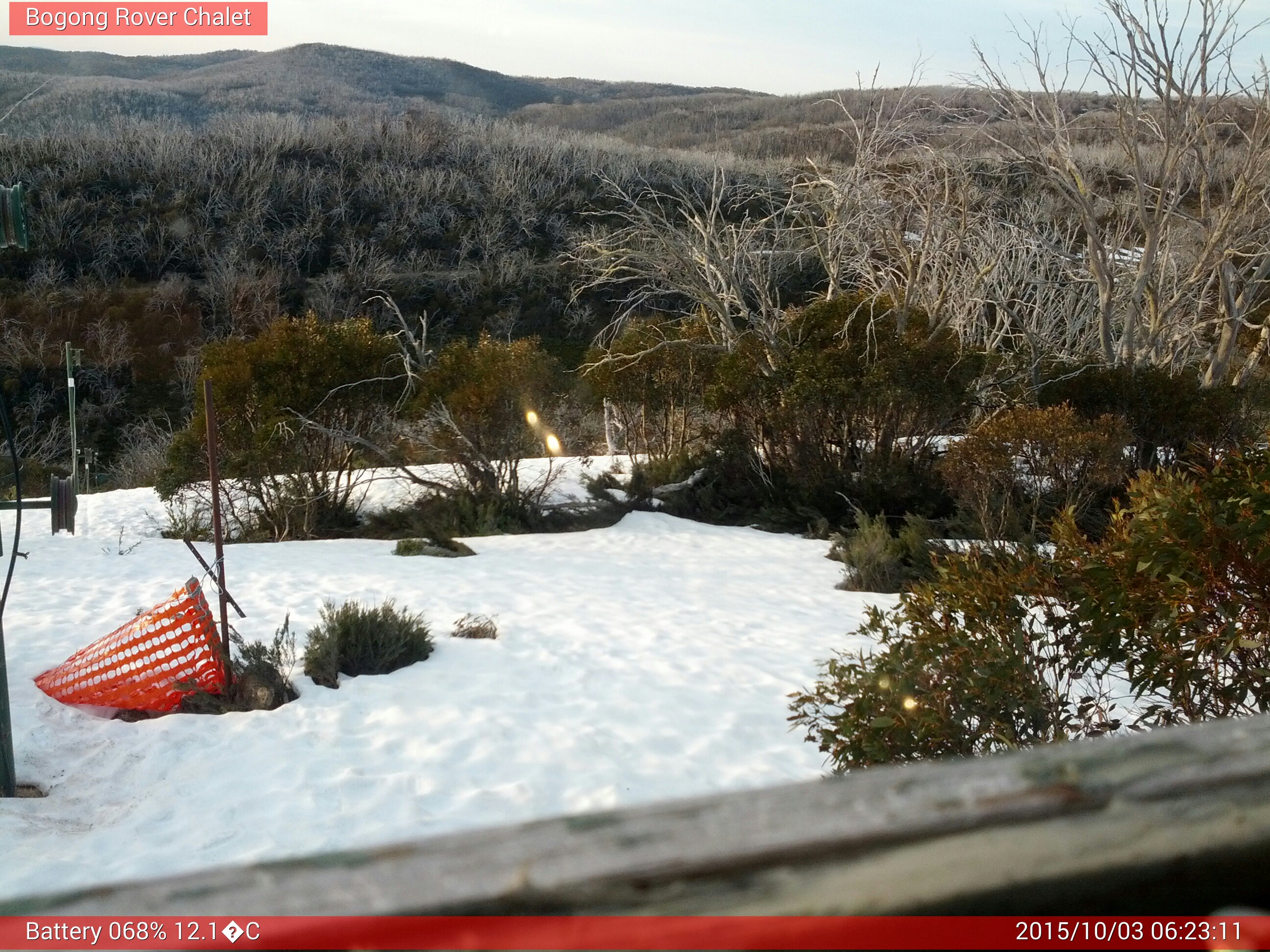 Bogong Web Cam 6:23am Saturday 3rd of October 2015