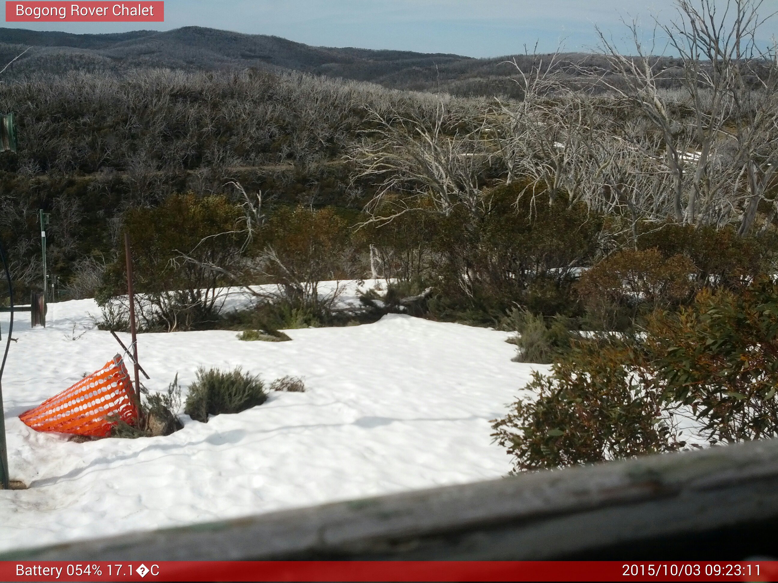 Bogong Web Cam 9:23am Saturday 3rd of October 2015