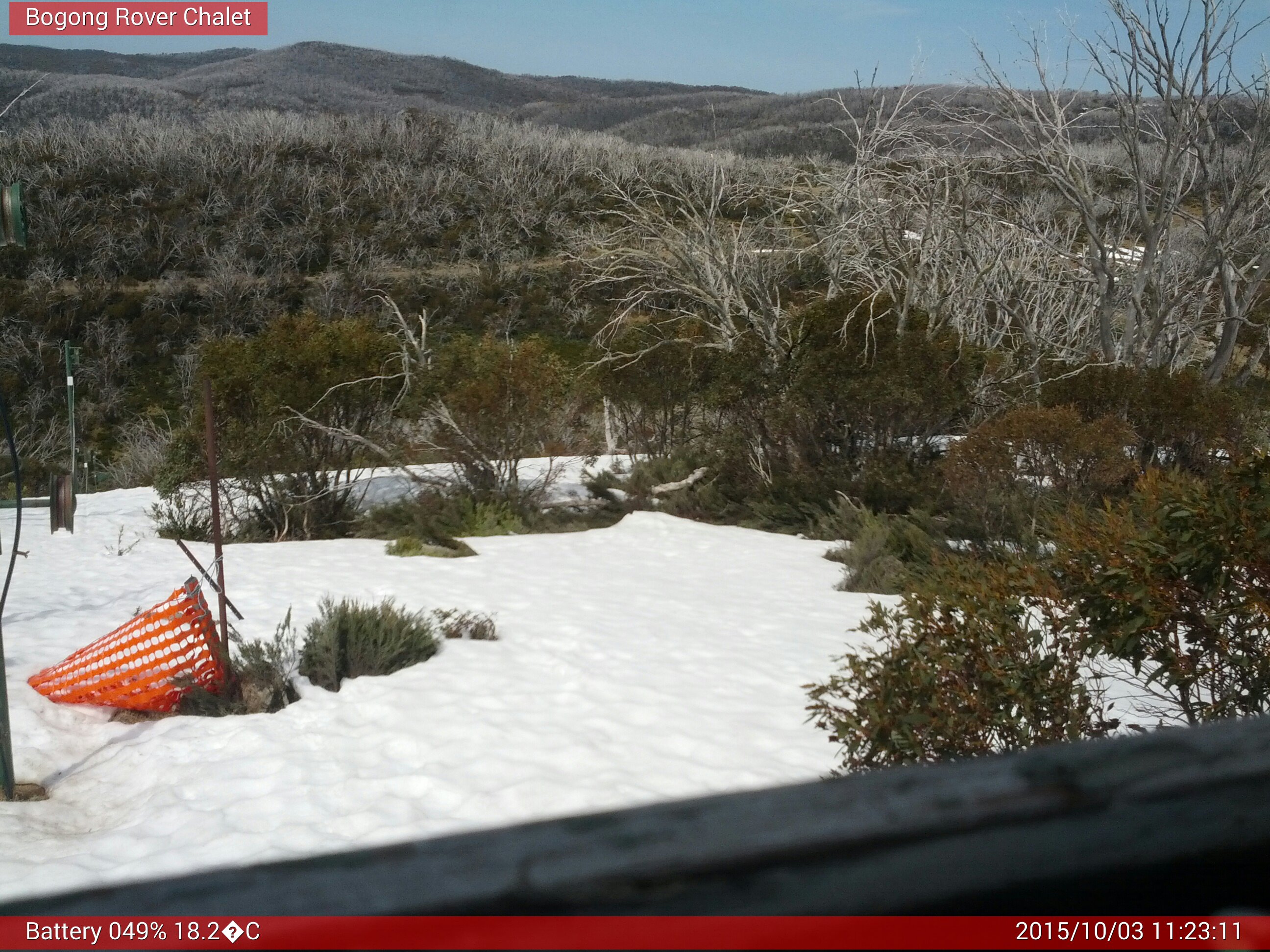 Bogong Web Cam 11:23am Saturday 3rd of October 2015