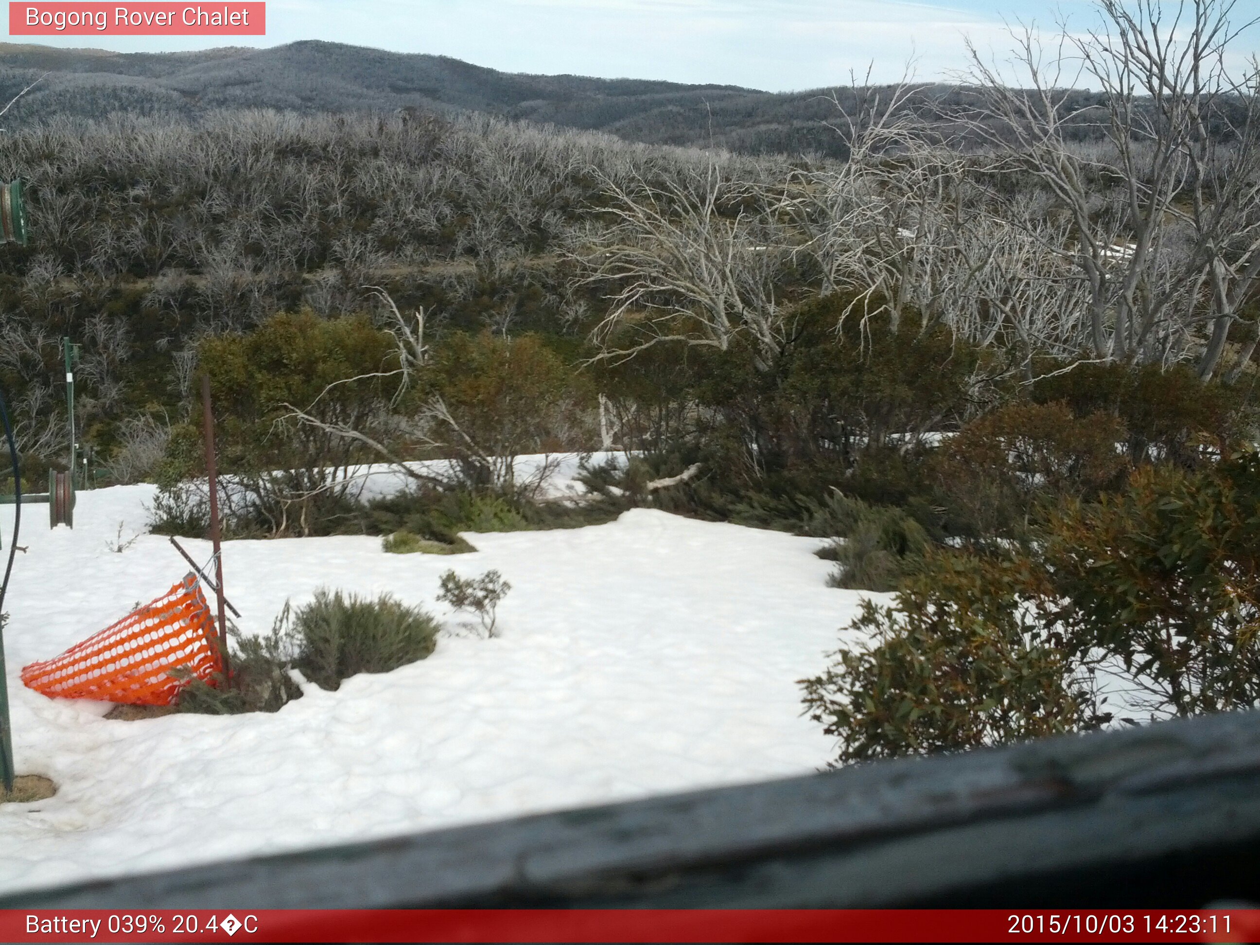 Bogong Web Cam 2:23pm Saturday 3rd of October 2015