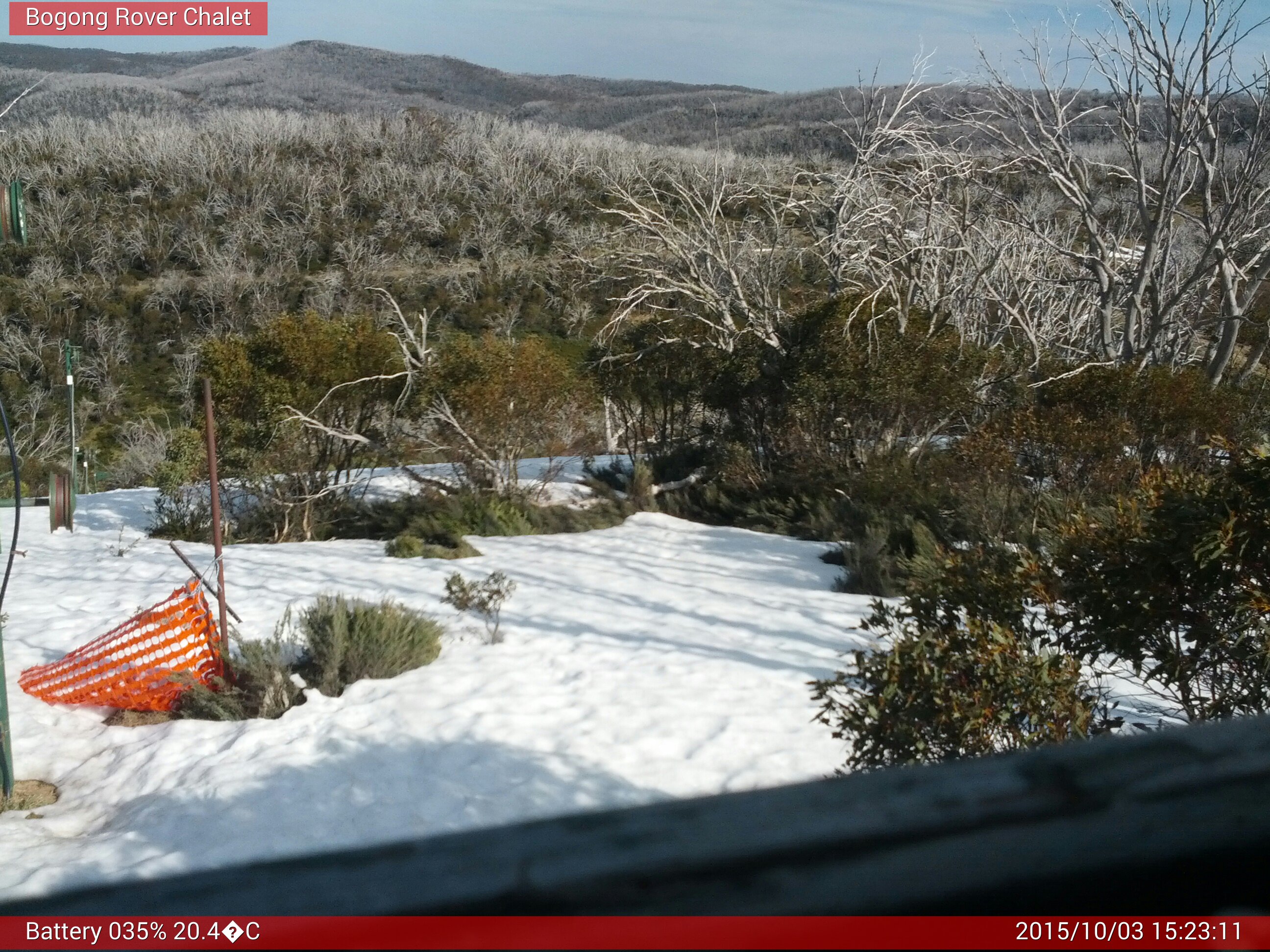 Bogong Web Cam 3:23pm Saturday 3rd of October 2015