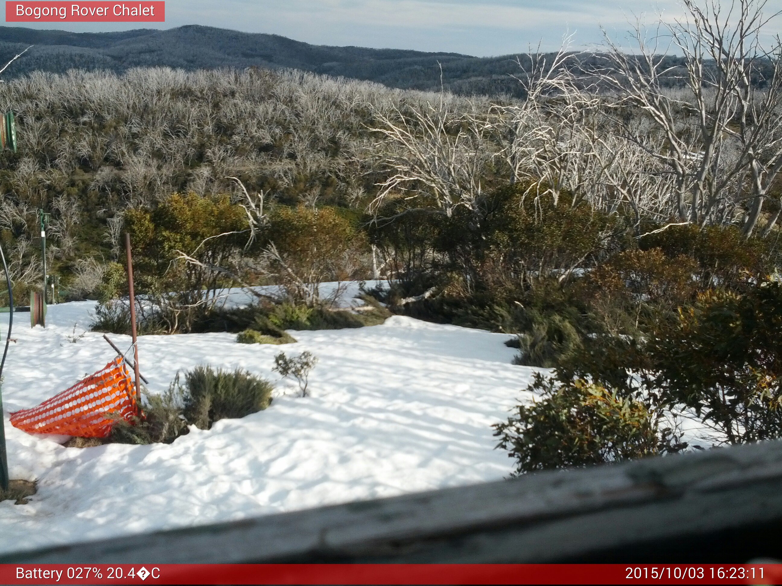 Bogong Web Cam 4:23pm Saturday 3rd of October 2015