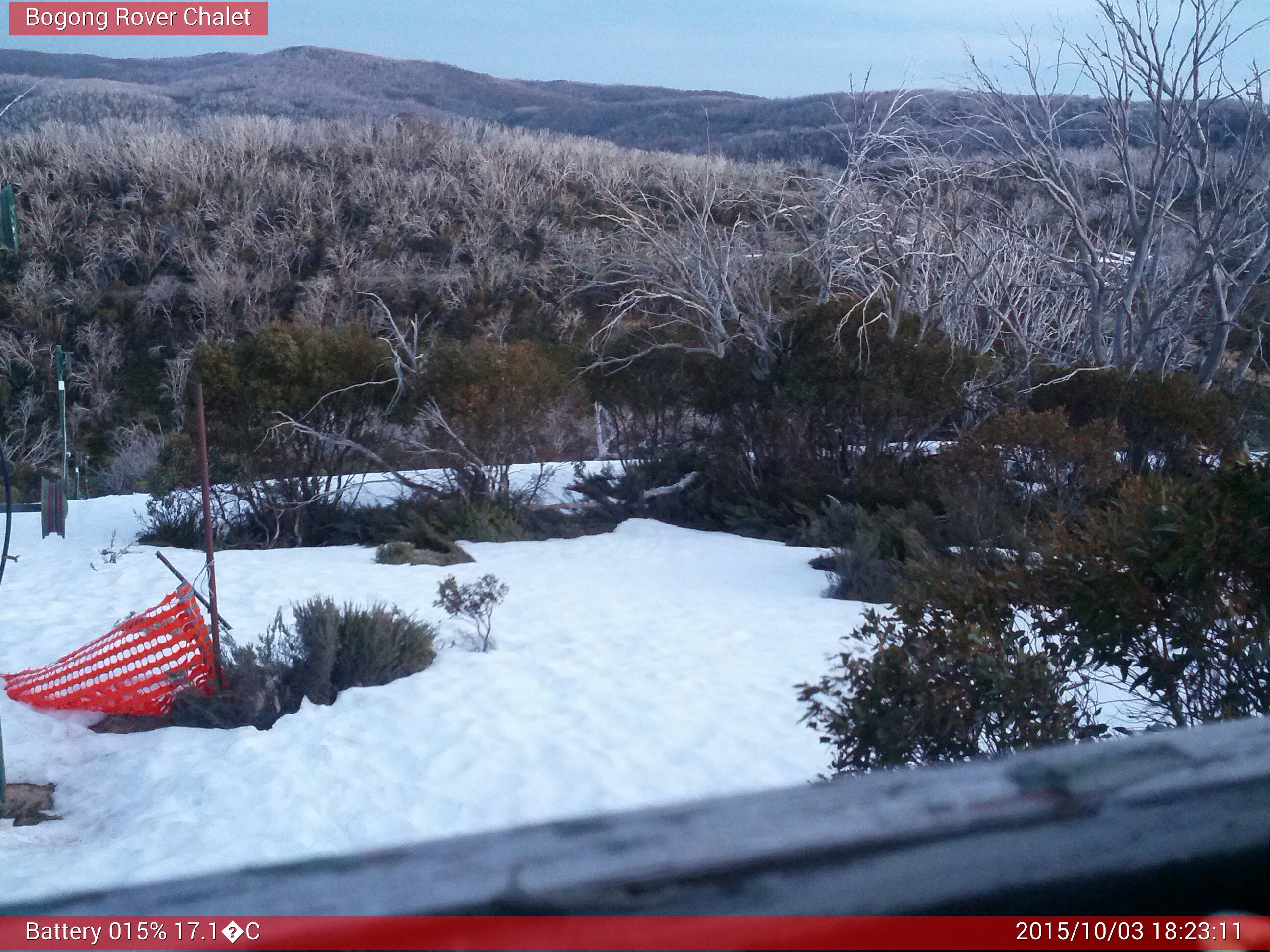 Bogong Web Cam 6:23pm Saturday 3rd of October 2015