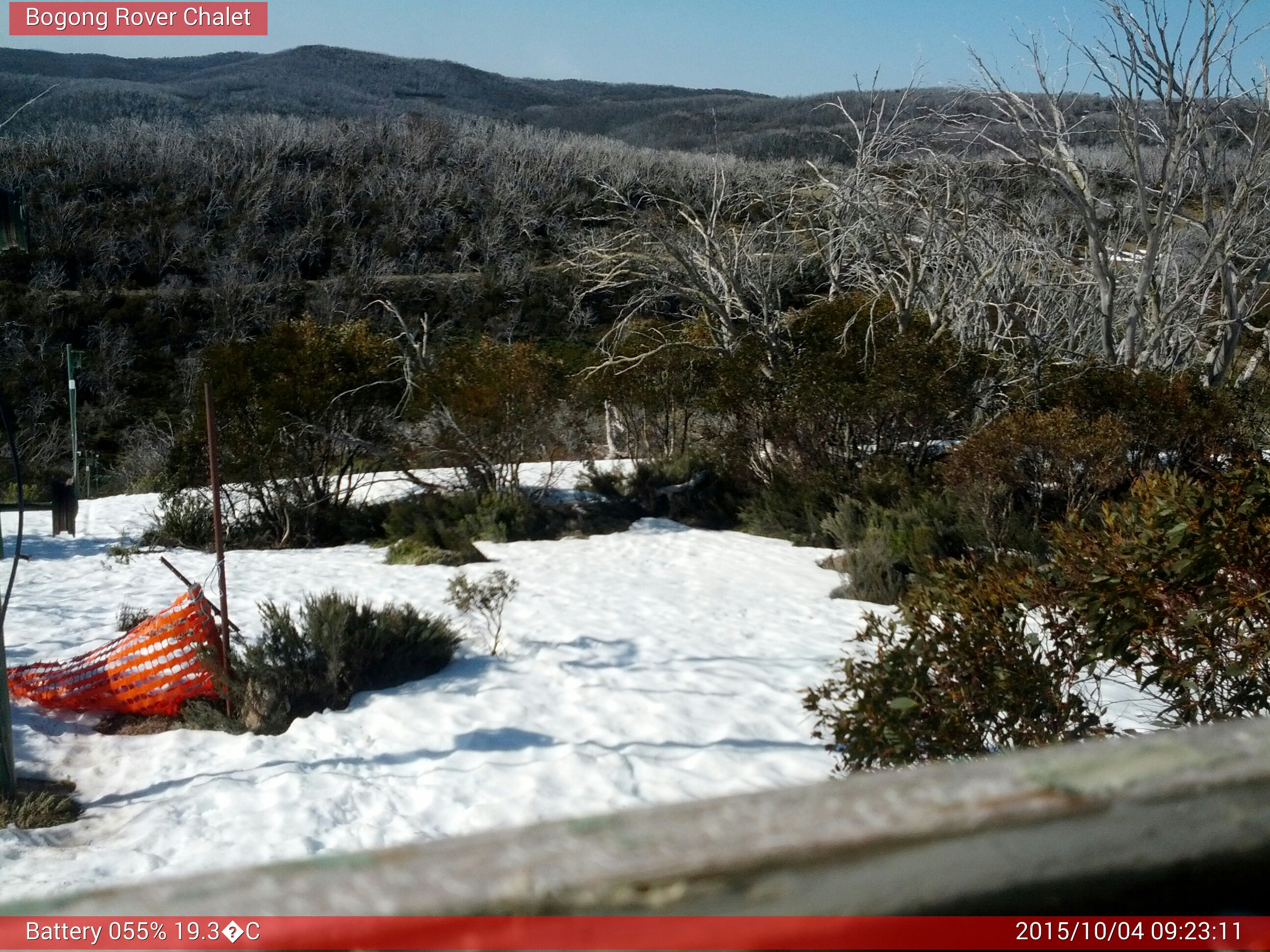 Bogong Web Cam 9:23am Sunday 4th of October 2015