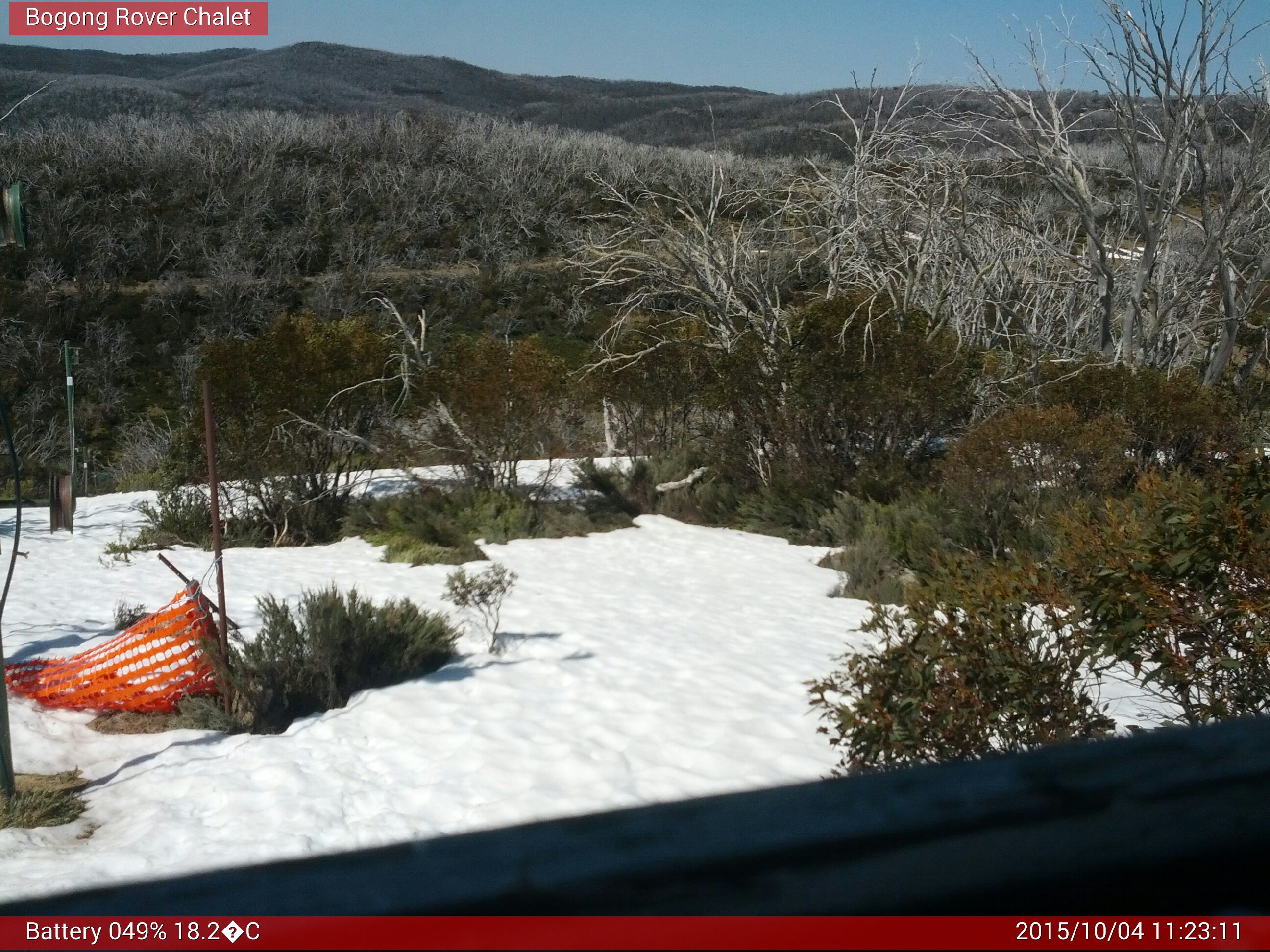 Bogong Web Cam 11:23am Sunday 4th of October 2015