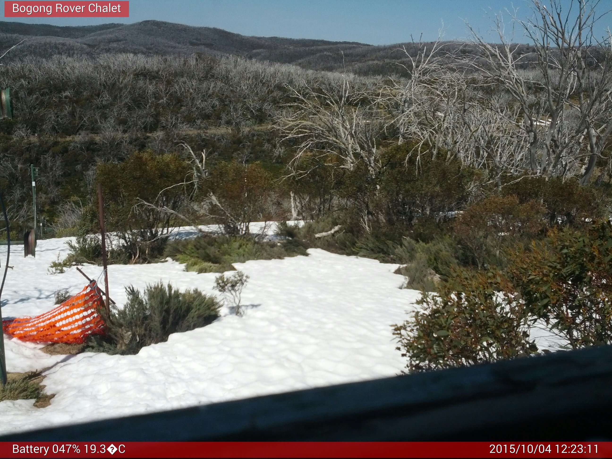 Bogong Web Cam 12:23pm Sunday 4th of October 2015