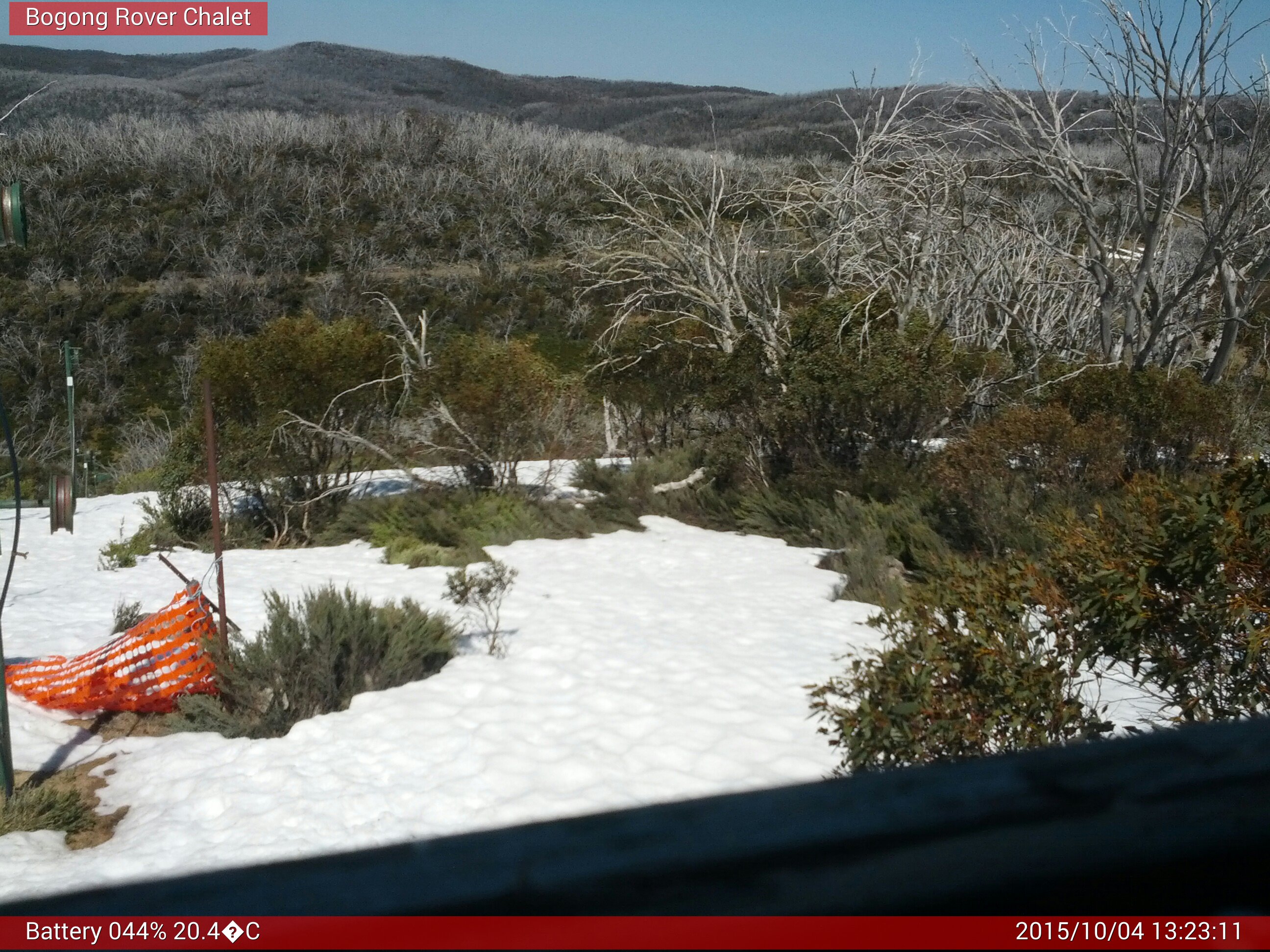 Bogong Web Cam 1:23pm Sunday 4th of October 2015