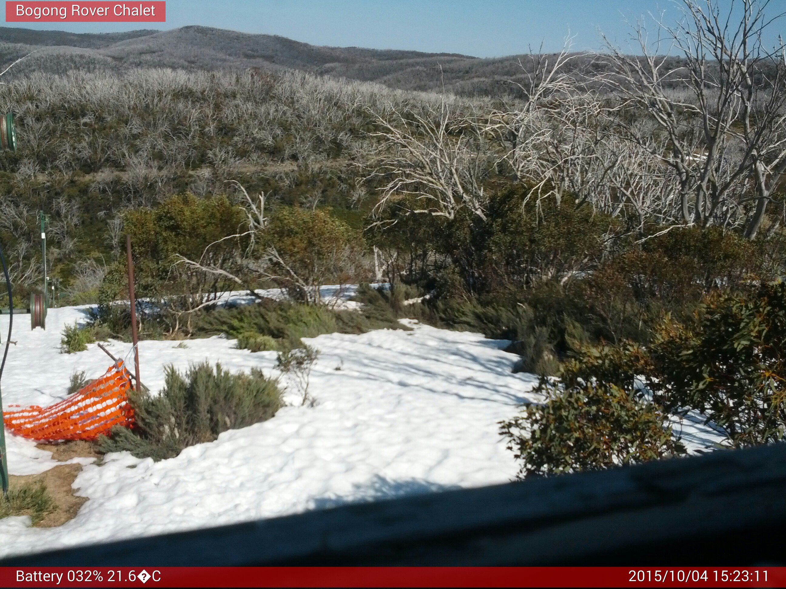 Bogong Web Cam 3:23pm Sunday 4th of October 2015