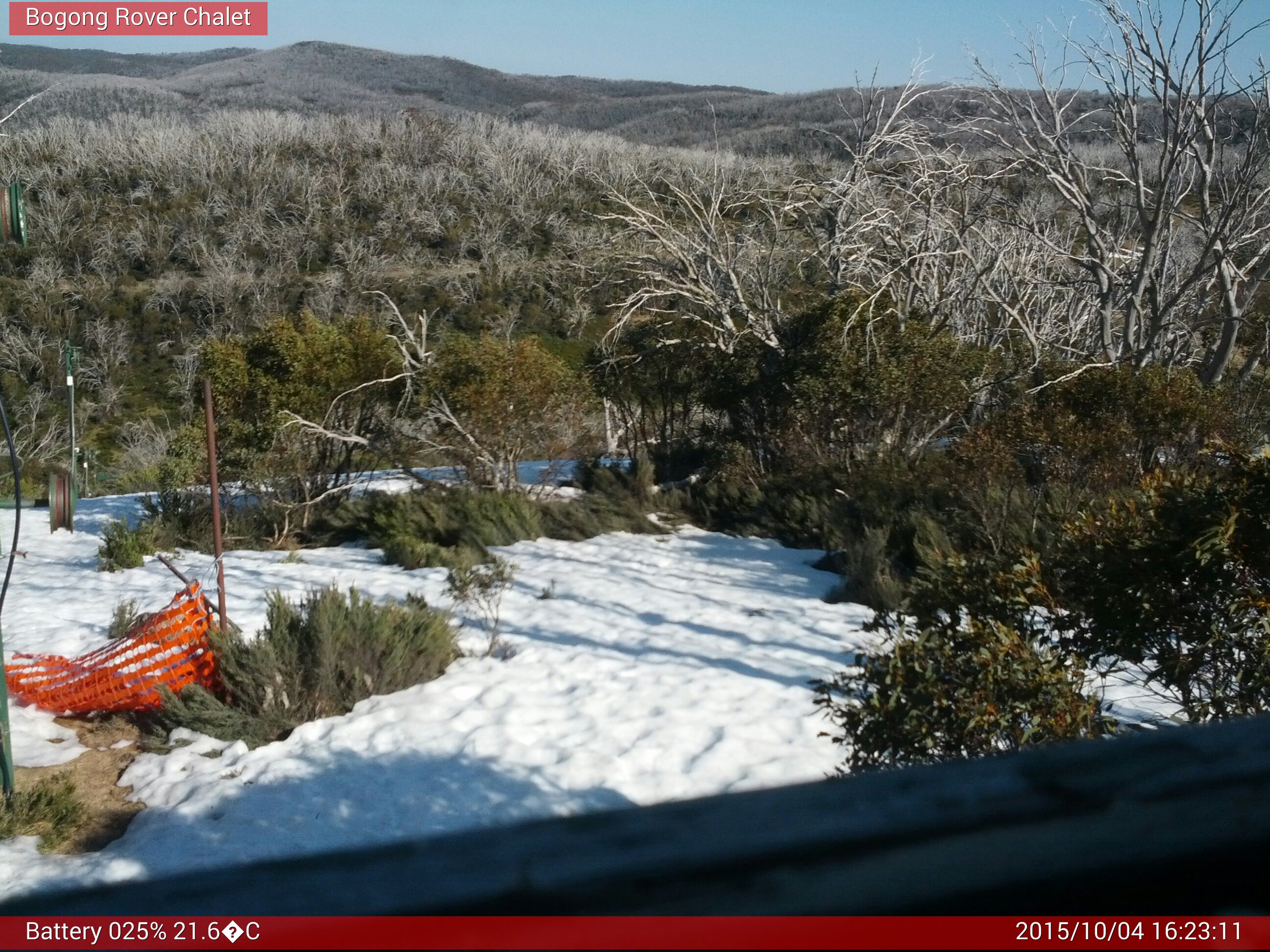 Bogong Web Cam 4:23pm Sunday 4th of October 2015