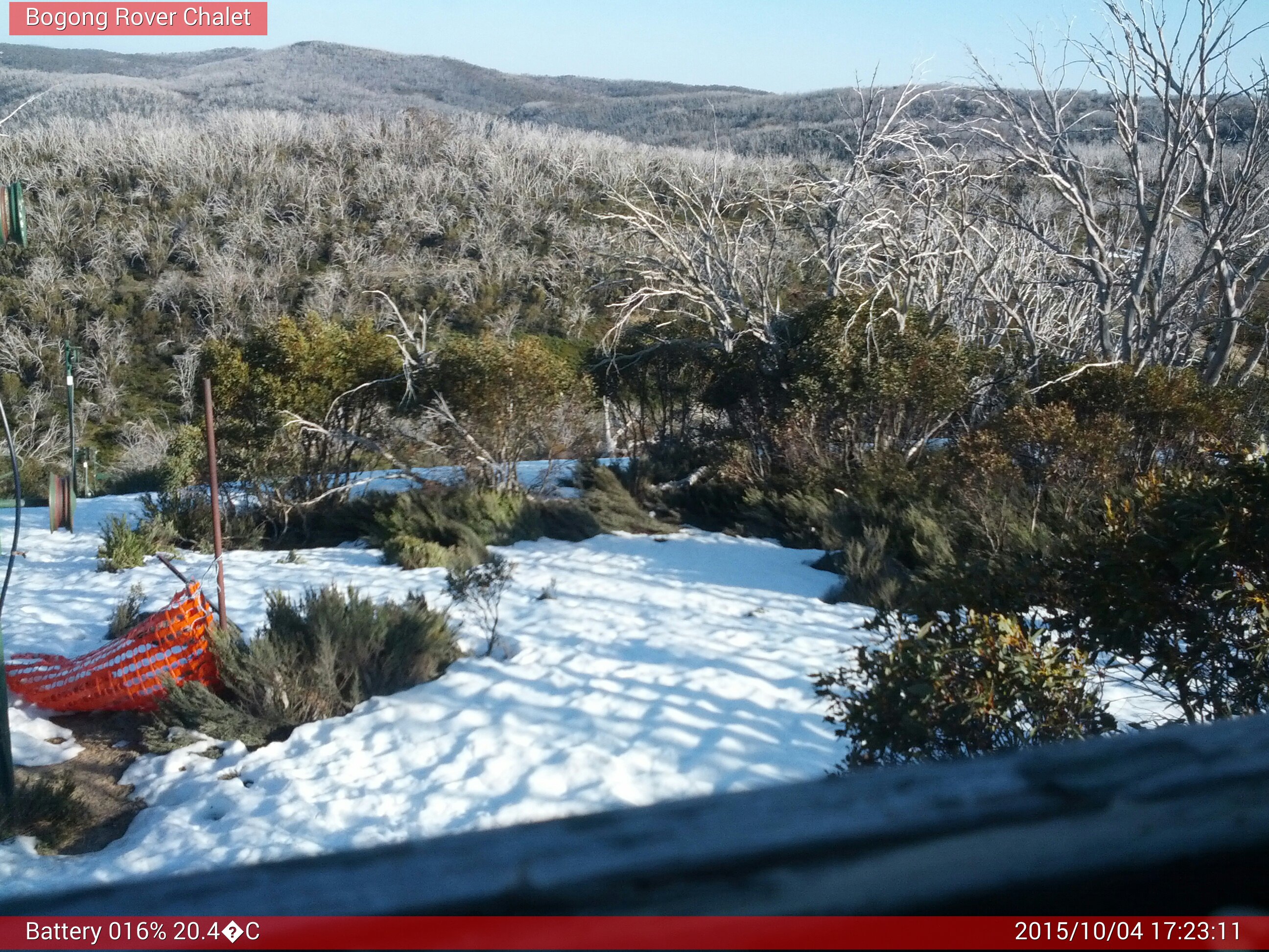 Bogong Web Cam 5:23pm Sunday 4th of October 2015