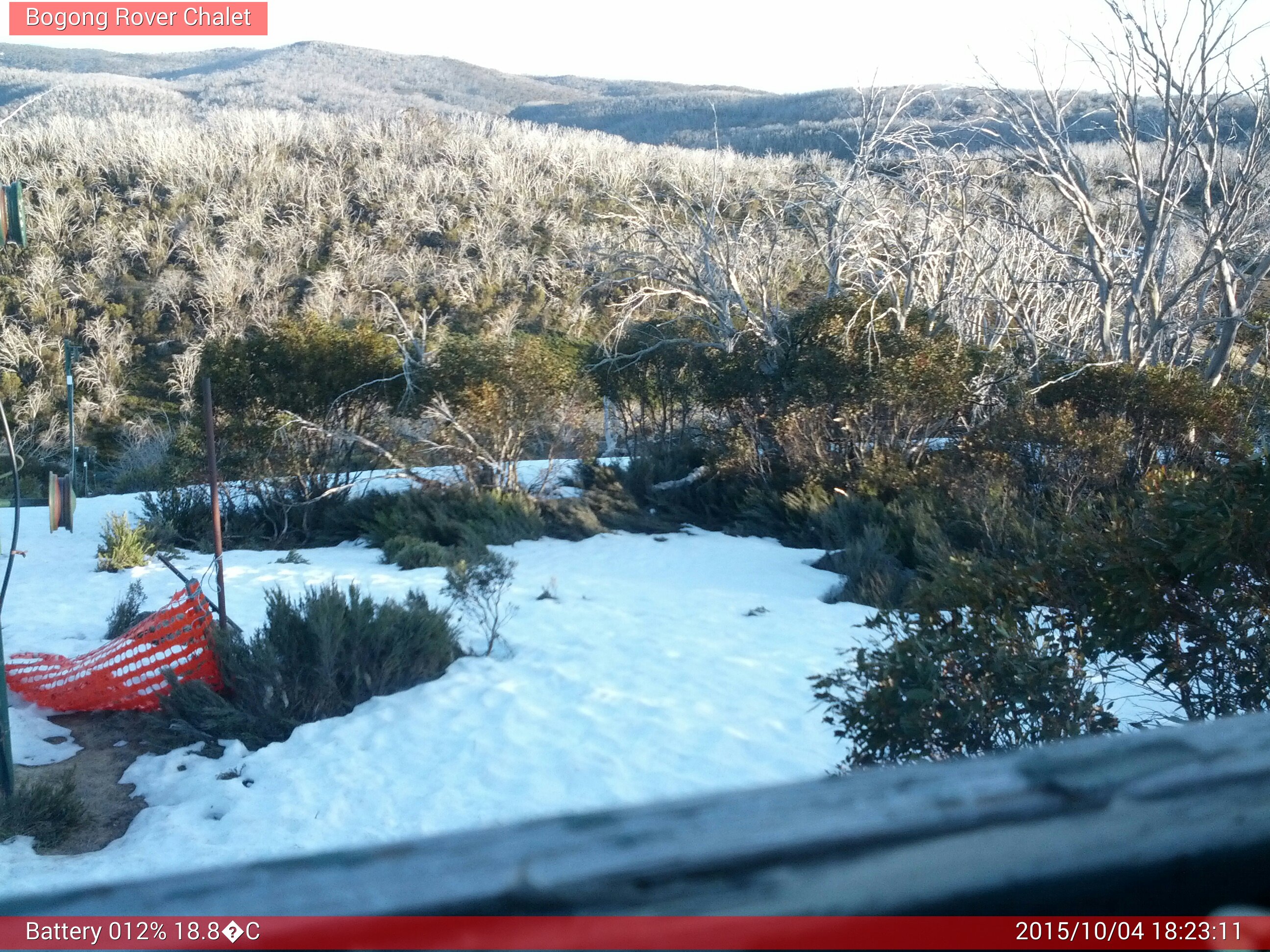 Bogong Web Cam 6:23pm Sunday 4th of October 2015