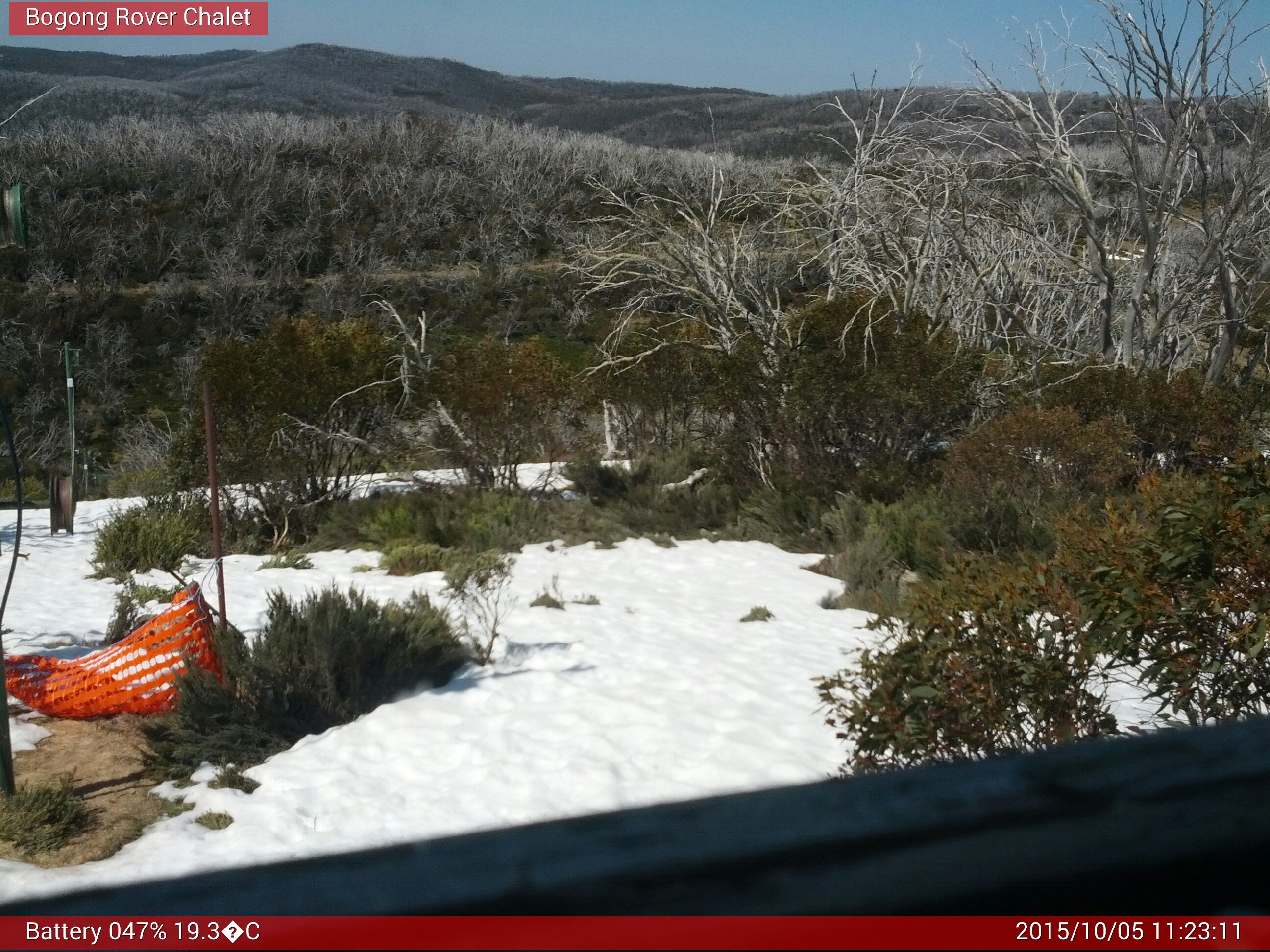 Bogong Web Cam 11:23am Monday 5th of October 2015