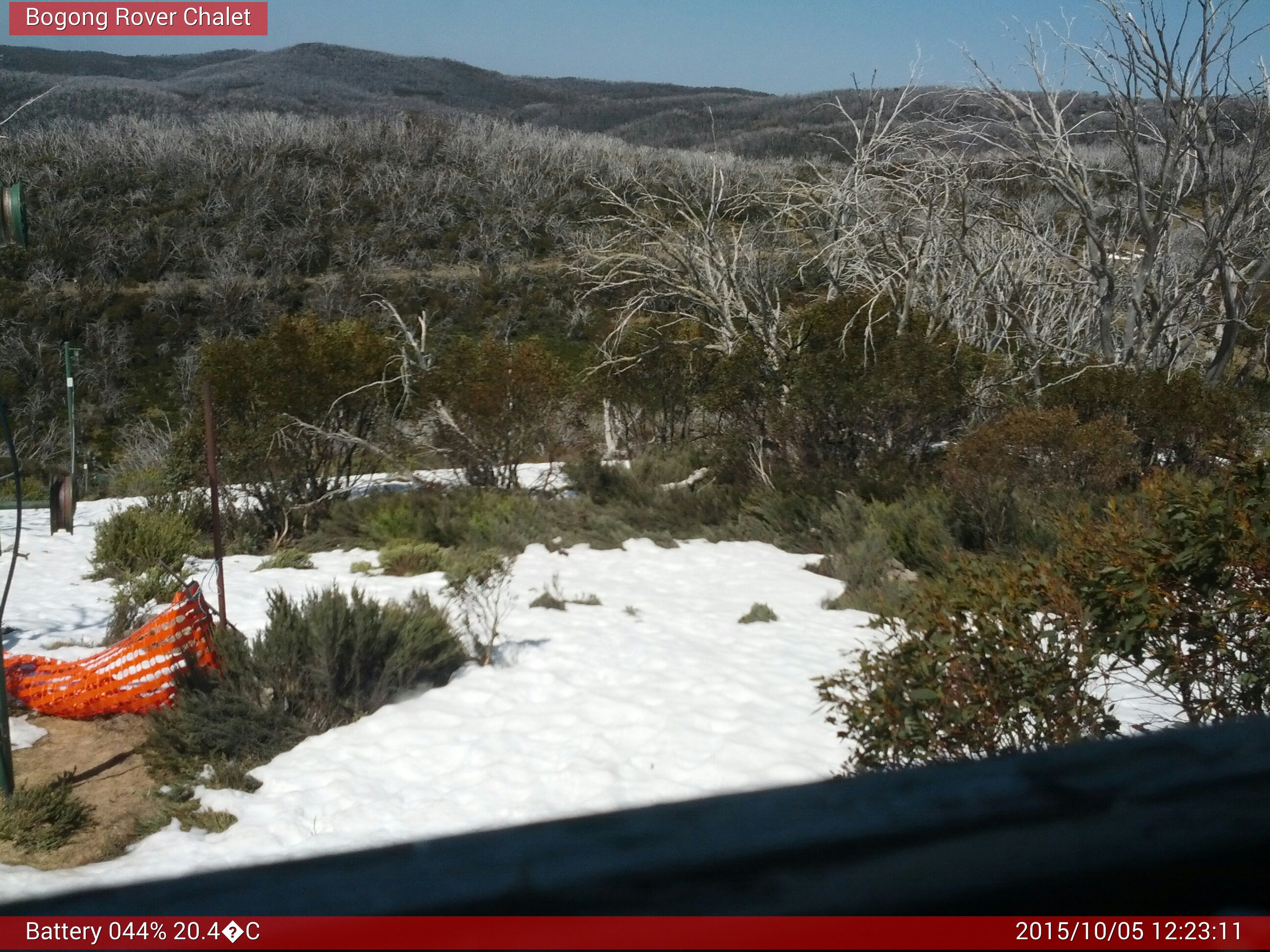 Bogong Web Cam 12:23pm Monday 5th of October 2015