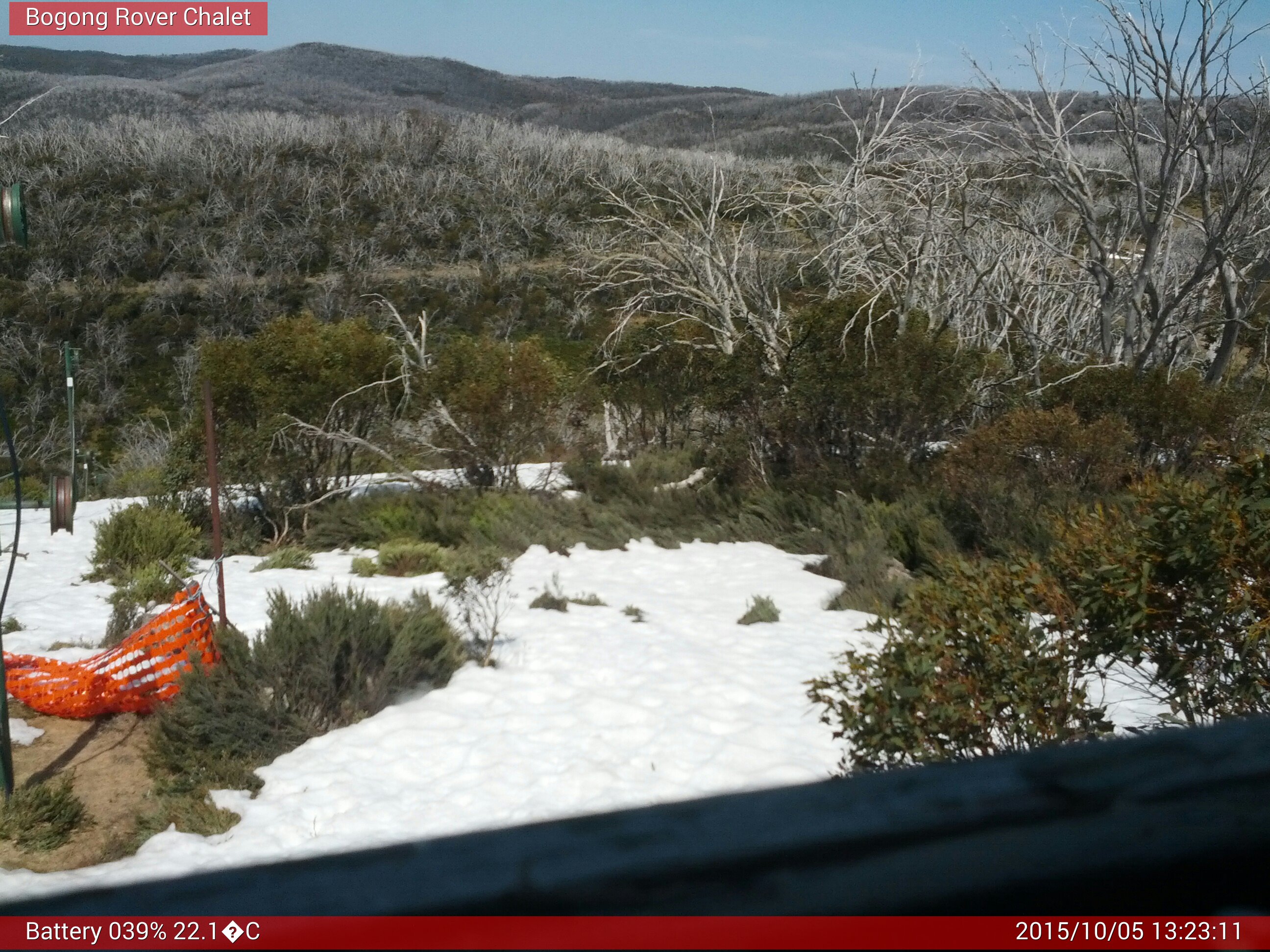 Bogong Web Cam 1:23pm Monday 5th of October 2015