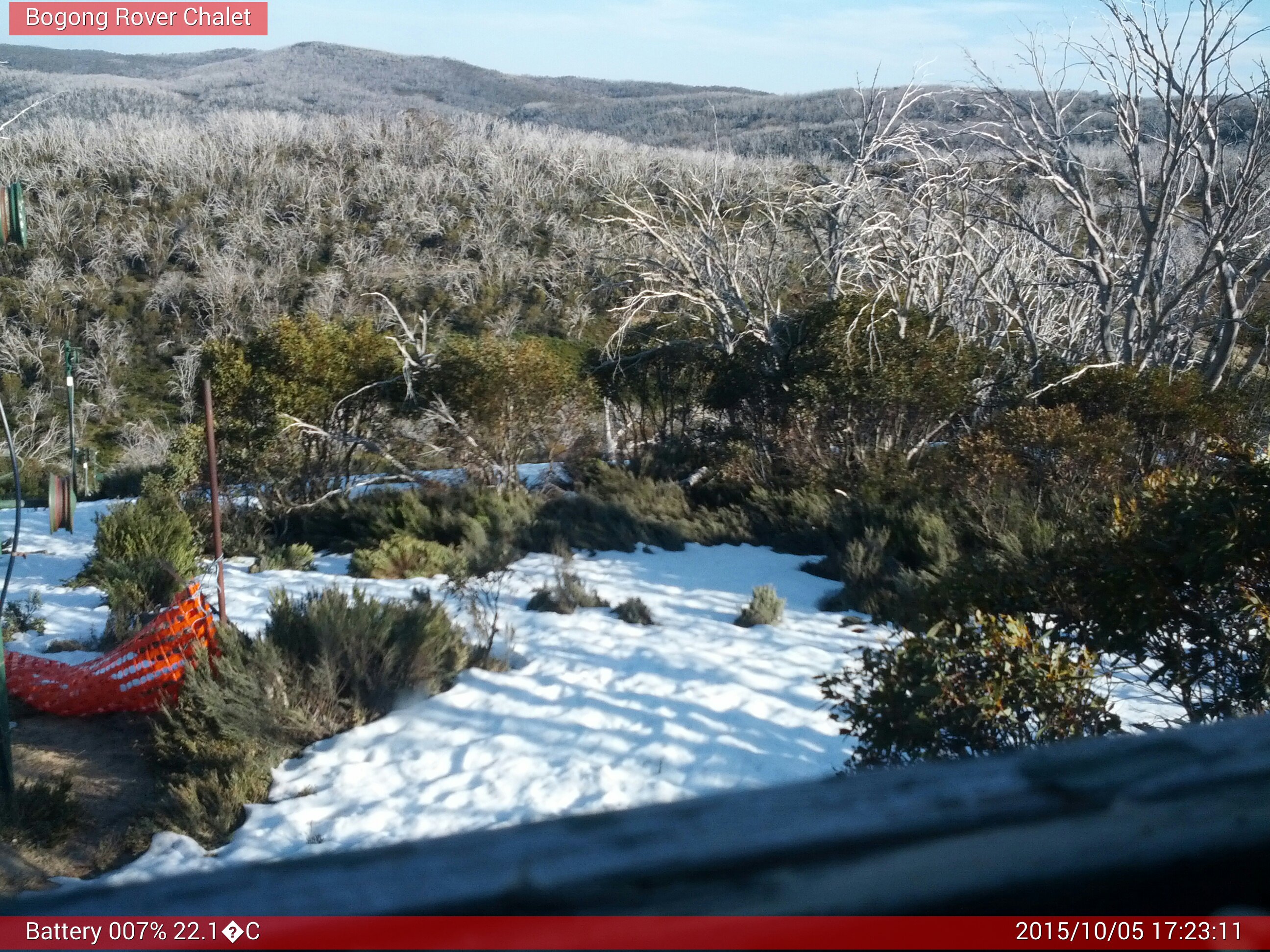 Bogong Web Cam 5:23pm Monday 5th of October 2015