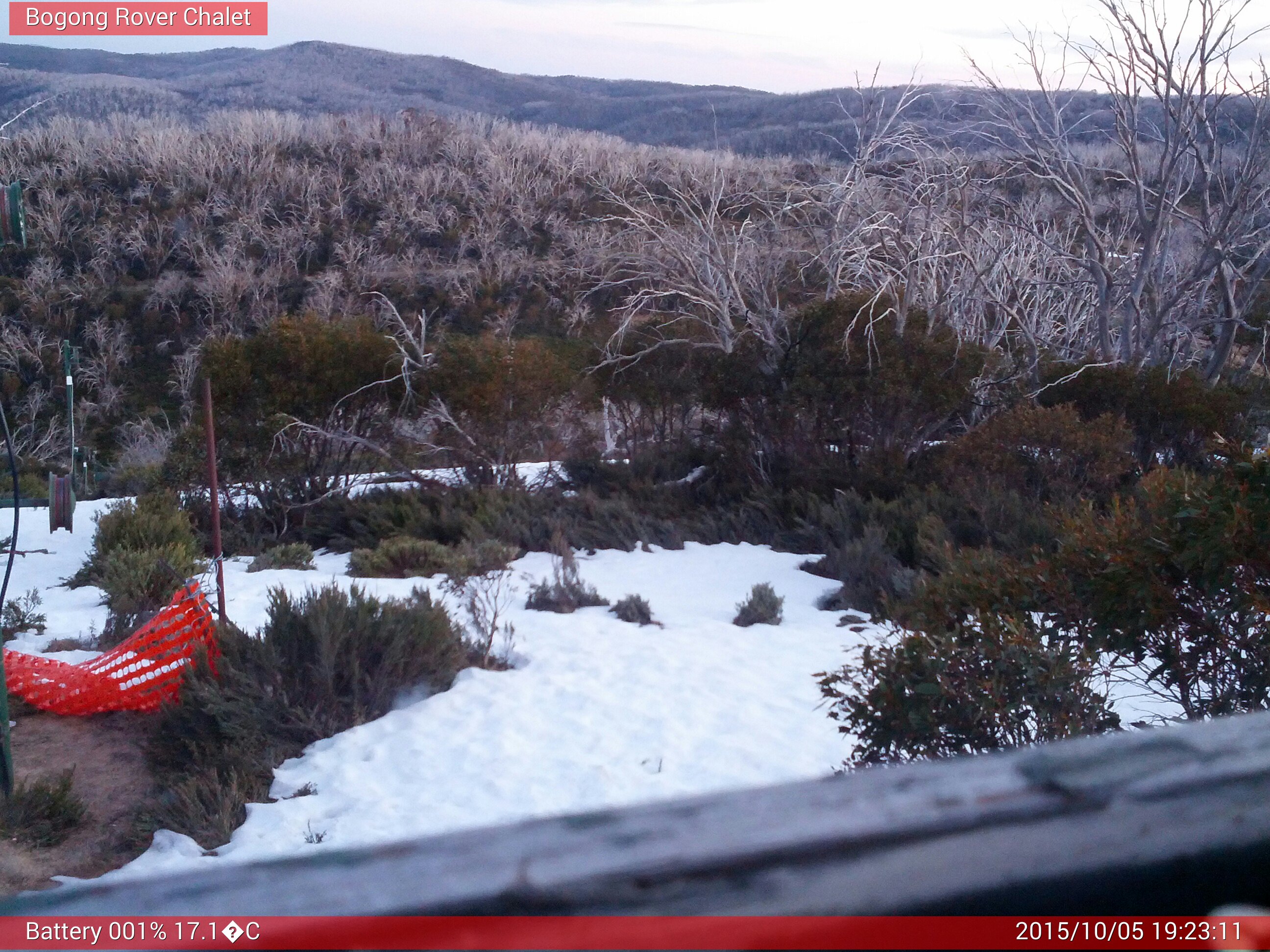 Bogong Web Cam 7:23pm Monday 5th of October 2015