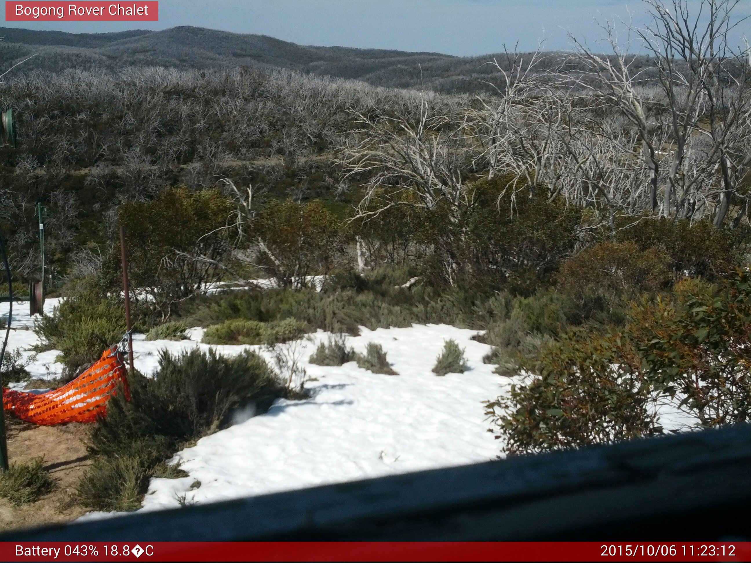 Bogong Web Cam 11:23am Tuesday 6th of October 2015