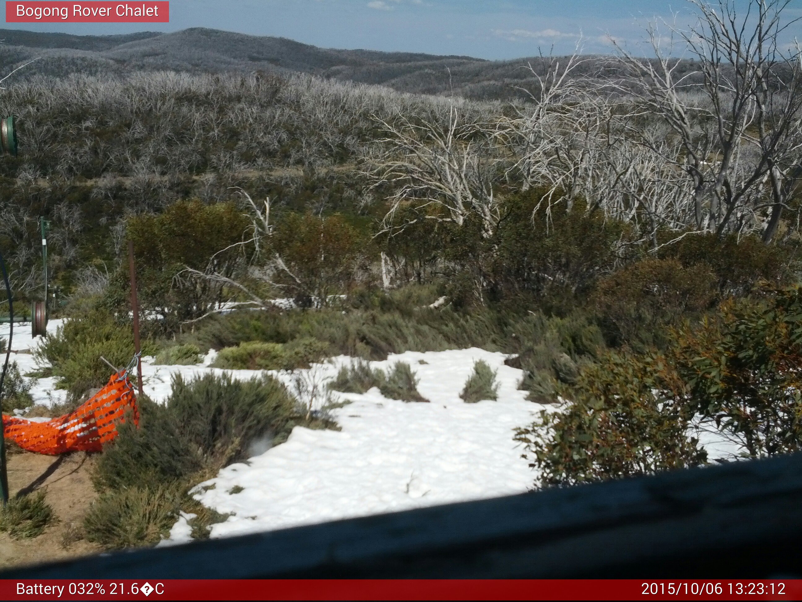 Bogong Web Cam 1:23pm Tuesday 6th of October 2015