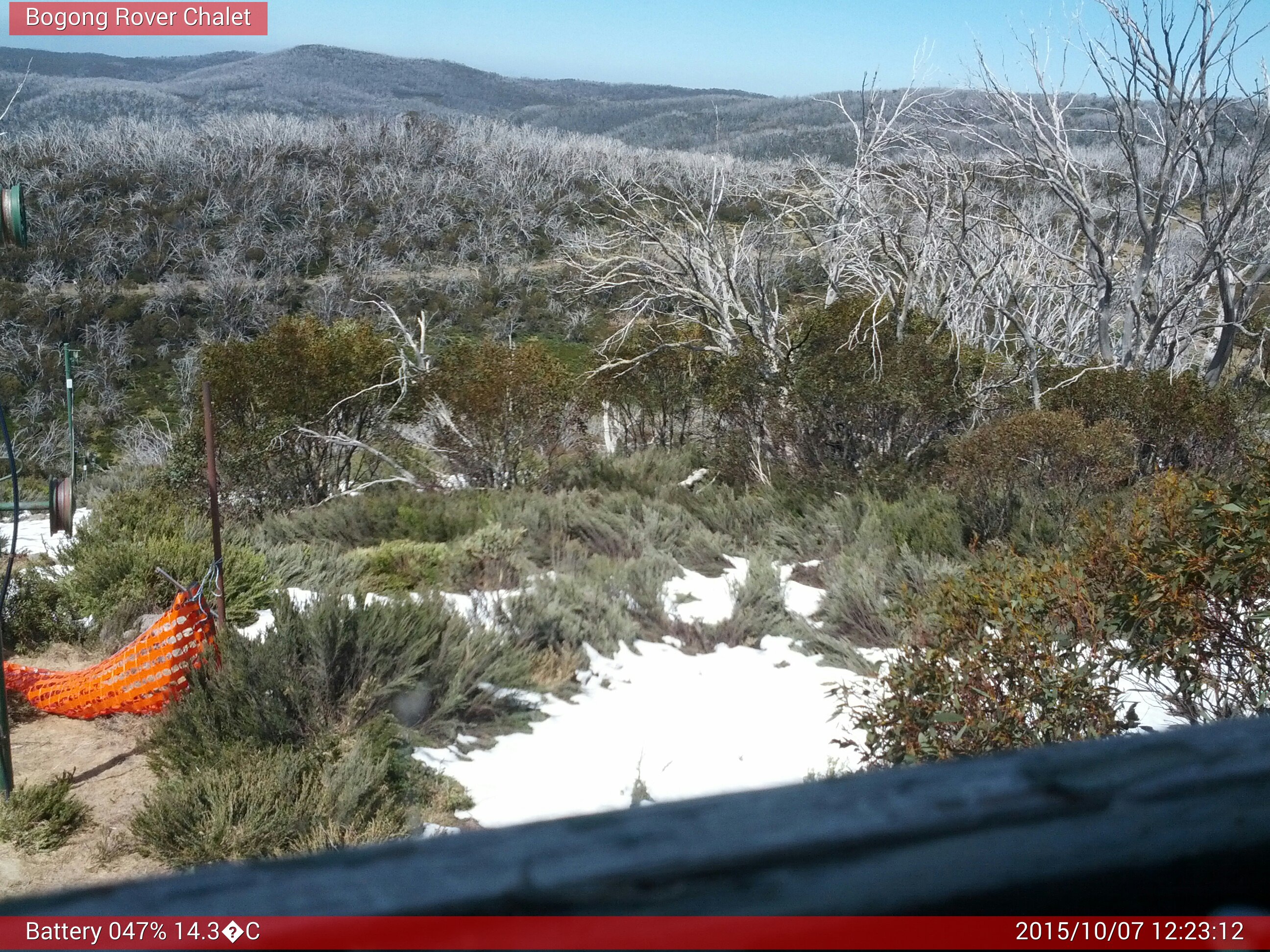 Bogong Web Cam 12:23pm Wednesday 7th of October 2015