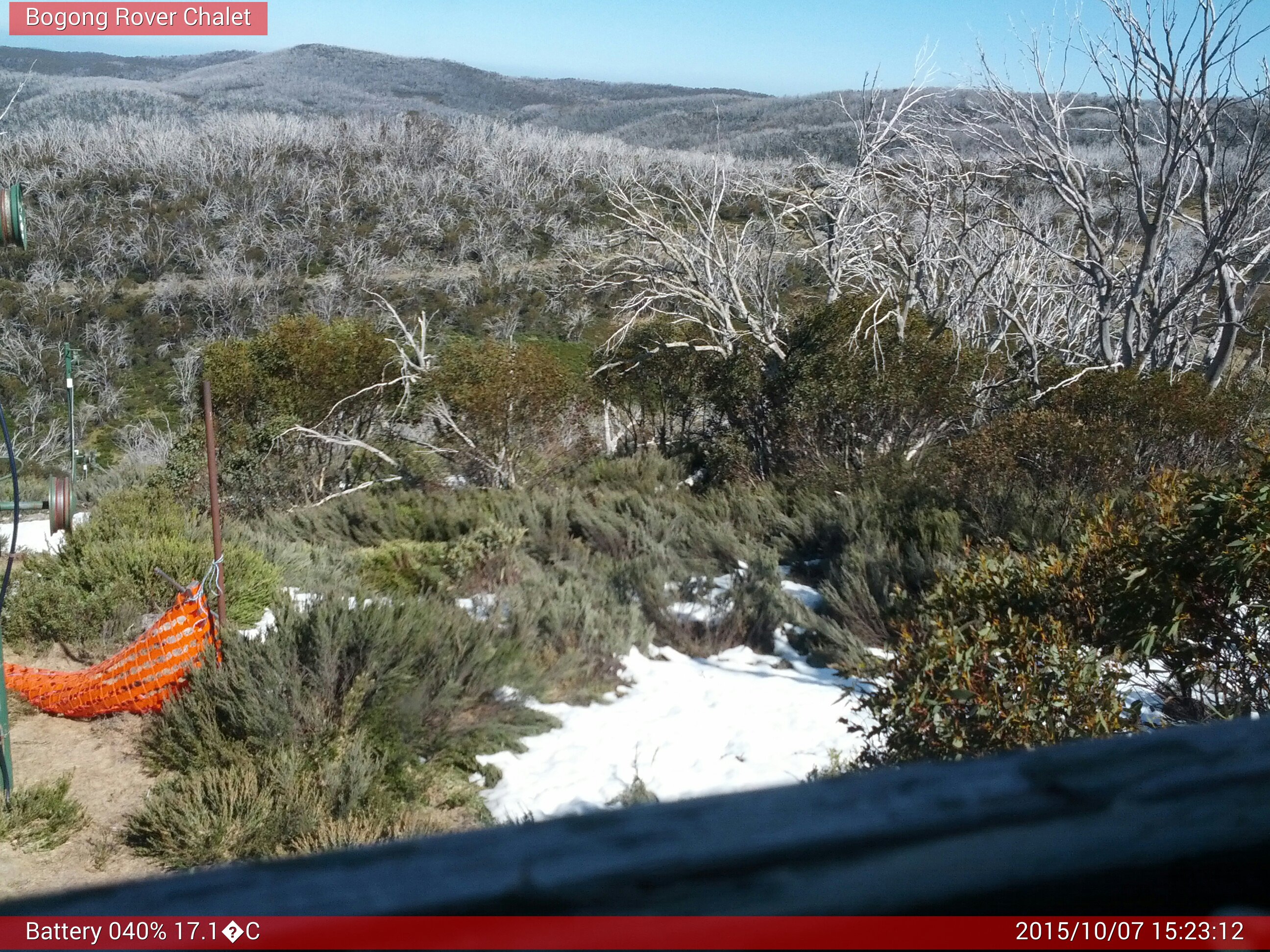 Bogong Web Cam 3:23pm Wednesday 7th of October 2015