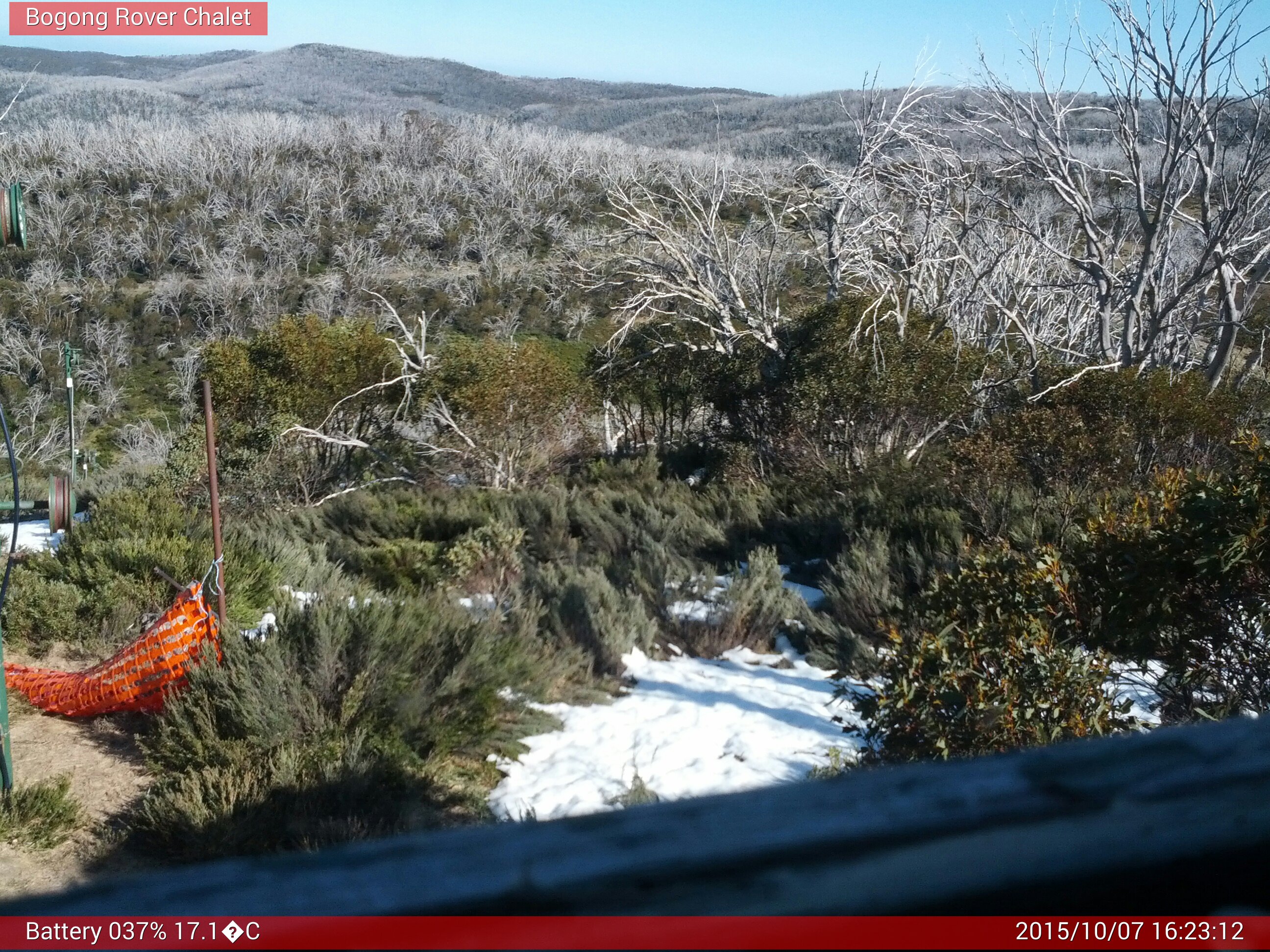 Bogong Web Cam 4:23pm Wednesday 7th of October 2015