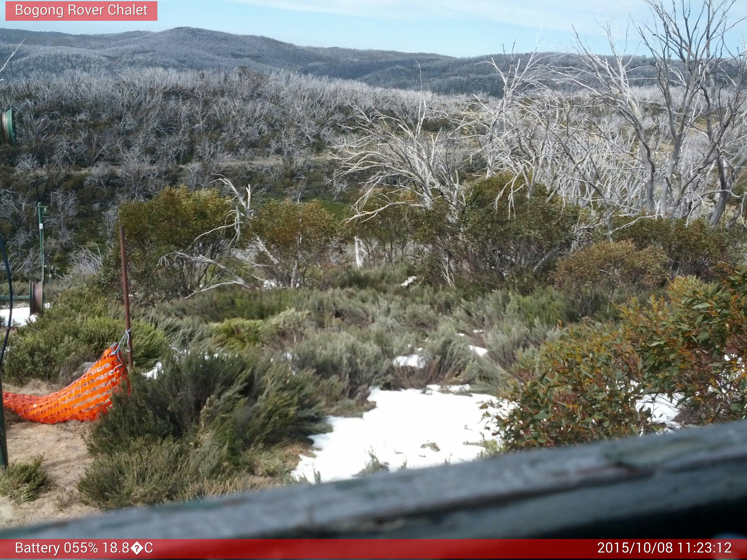 Bogong Web Cam 11:23am Thursday 8th of October 2015