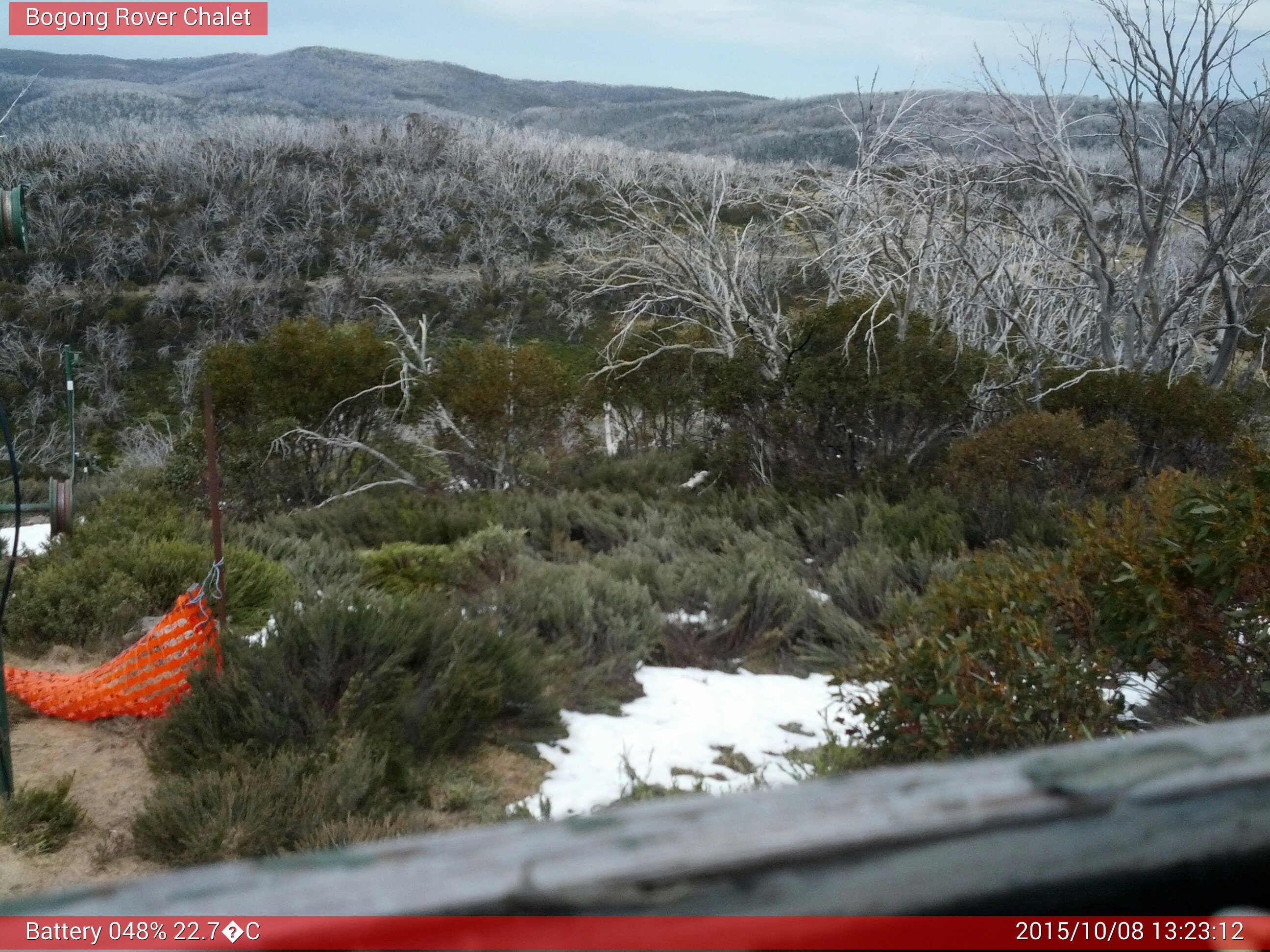 Bogong Web Cam 1:23pm Thursday 8th of October 2015