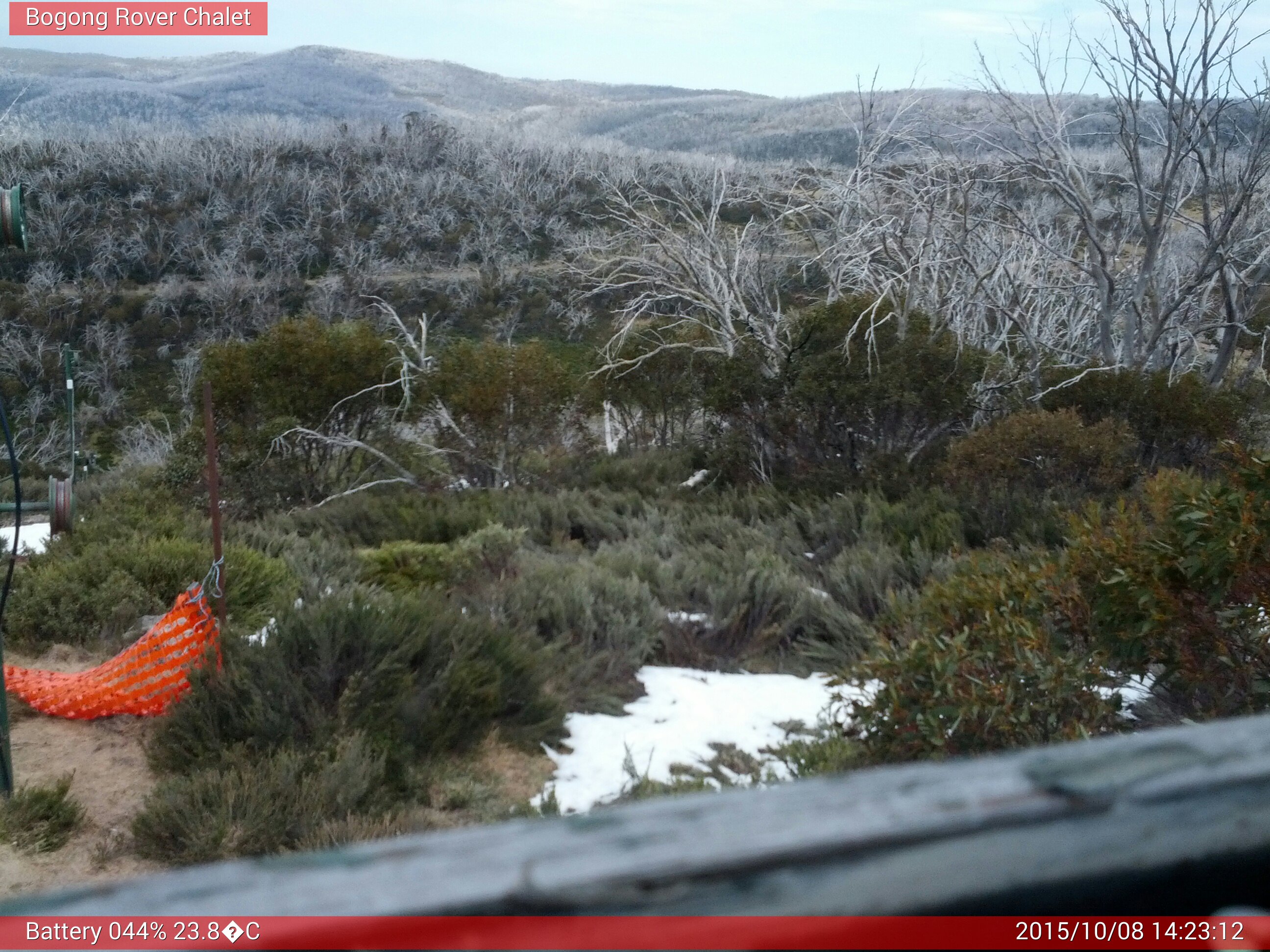 Bogong Web Cam 2:23pm Thursday 8th of October 2015