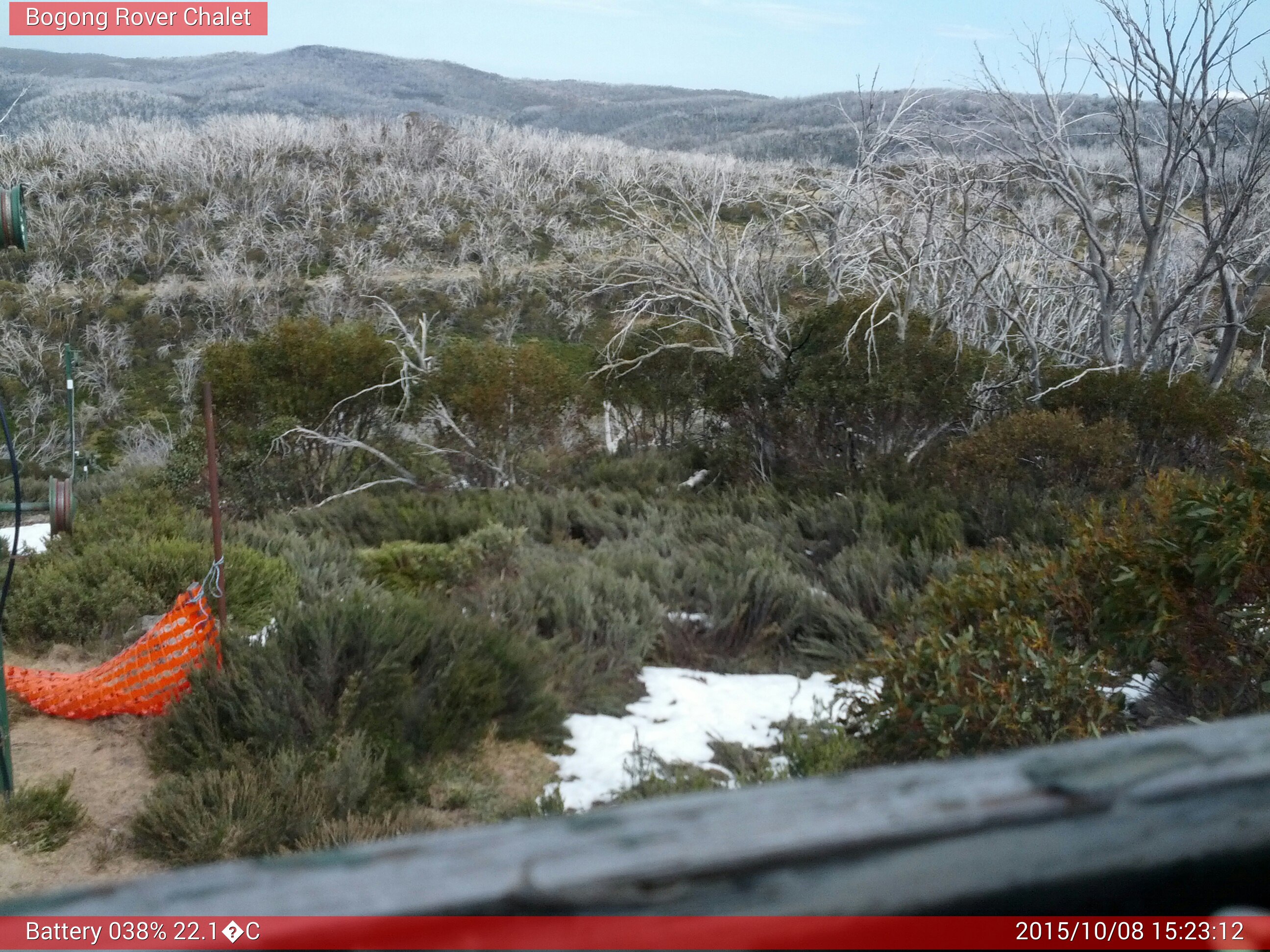 Bogong Web Cam 3:23pm Thursday 8th of October 2015