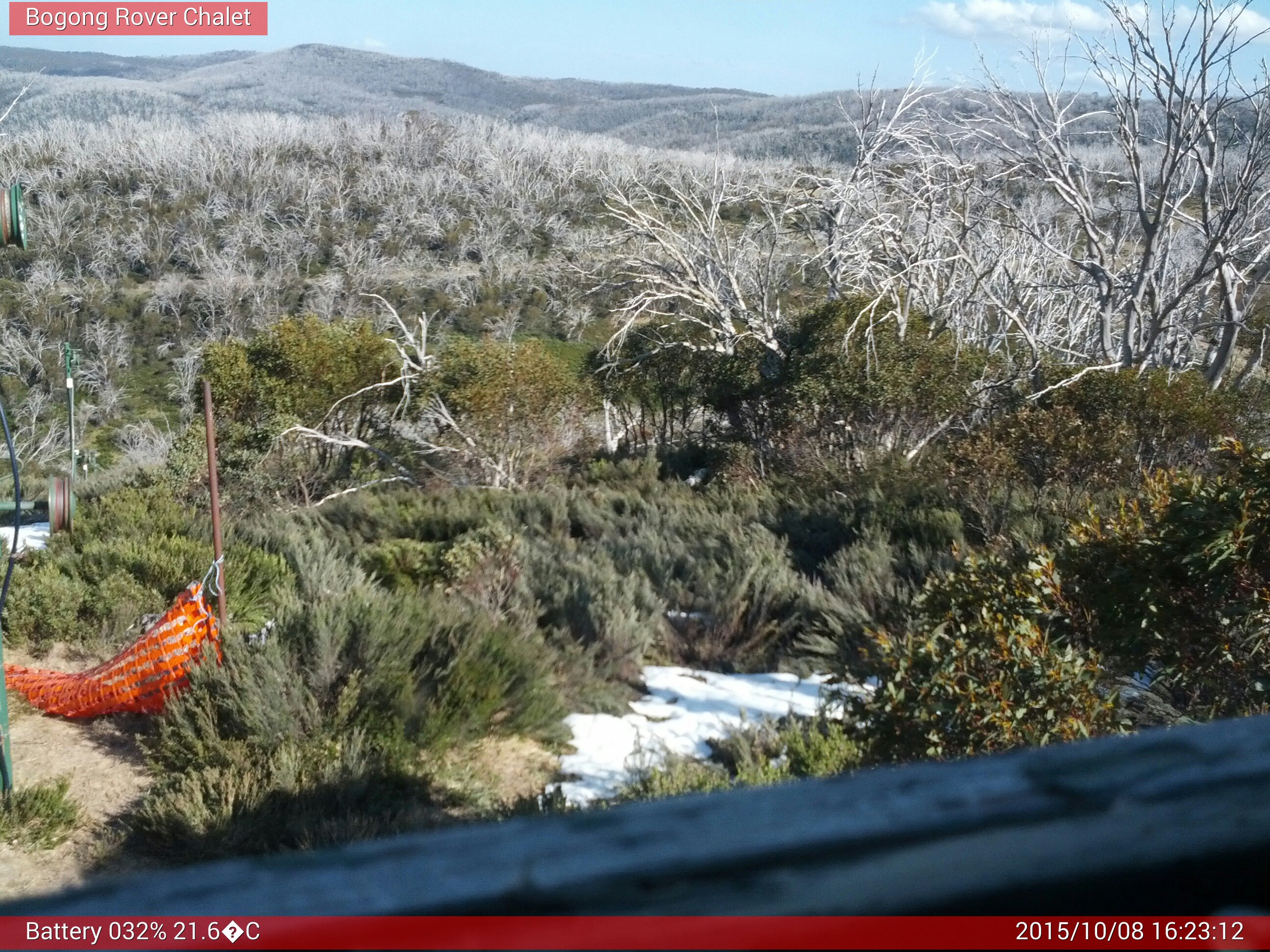 Bogong Web Cam 4:23pm Thursday 8th of October 2015