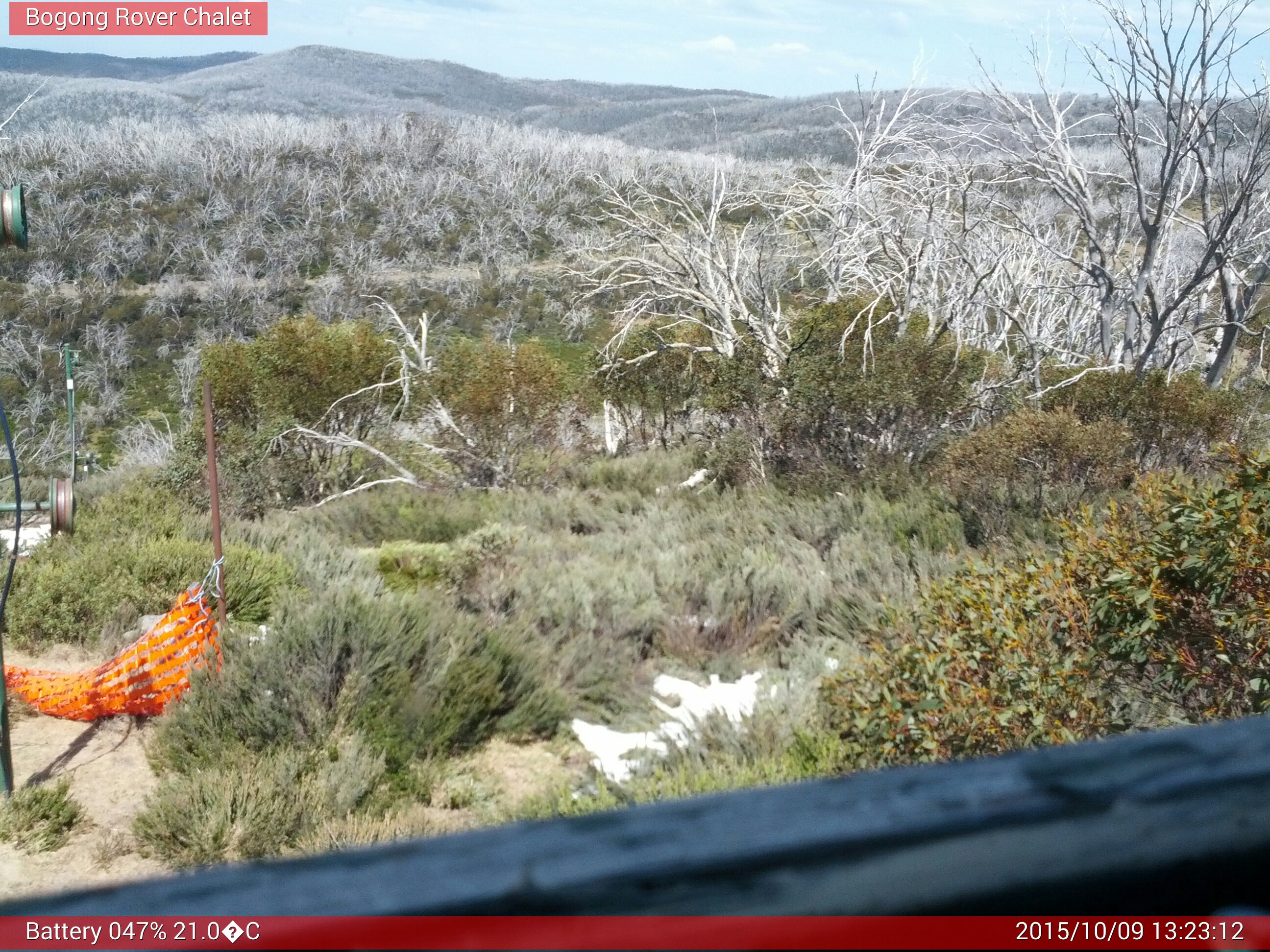 Bogong Web Cam 1:23pm Friday 9th of October 2015