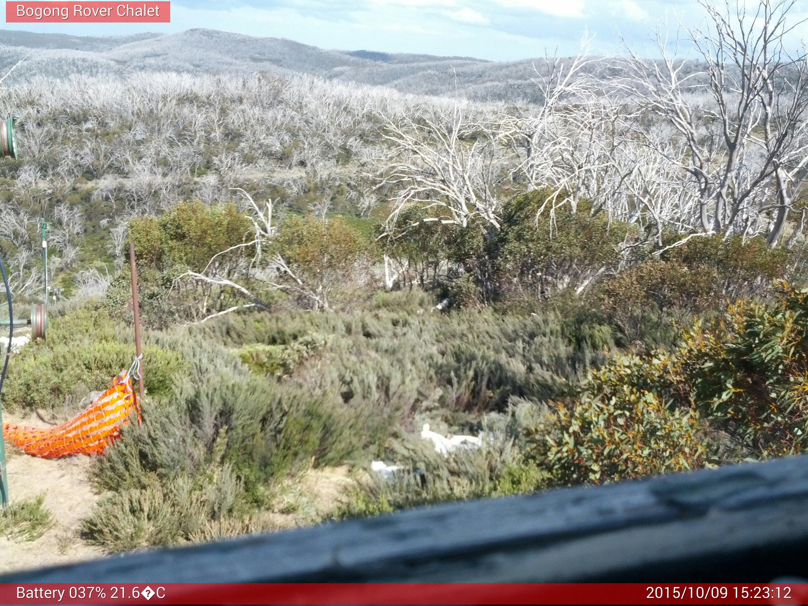 Bogong Web Cam 3:23pm Friday 9th of October 2015