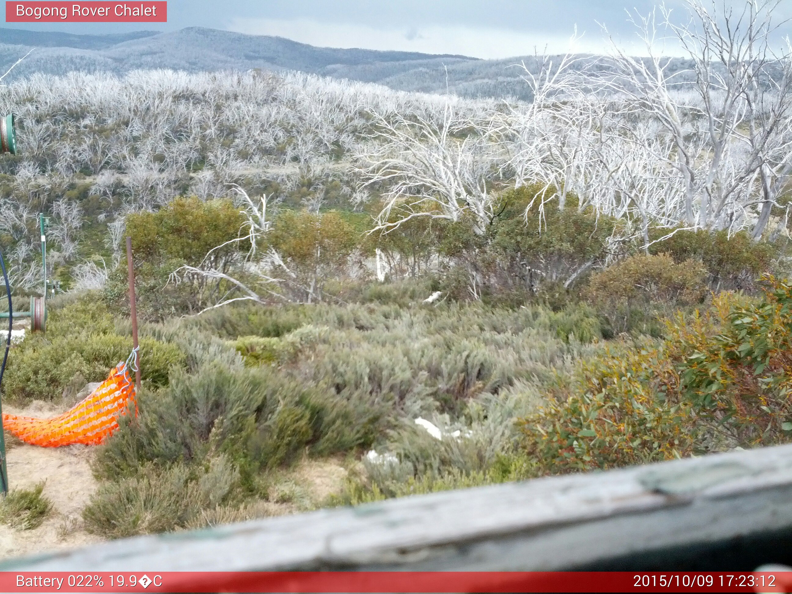 Bogong Web Cam 5:23pm Friday 9th of October 2015