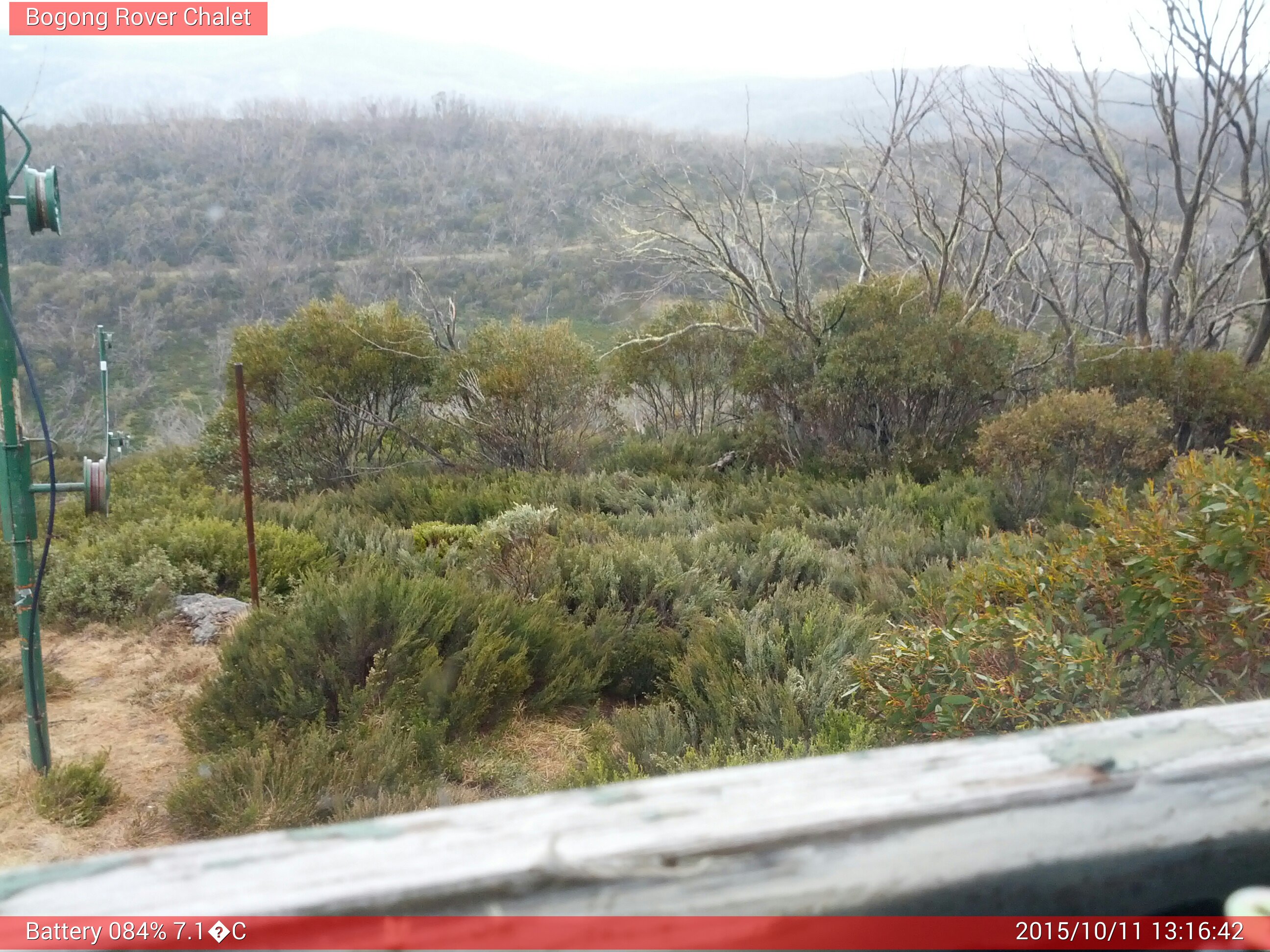 Bogong Web Cam 1:16pm Sunday 11th of October 2015