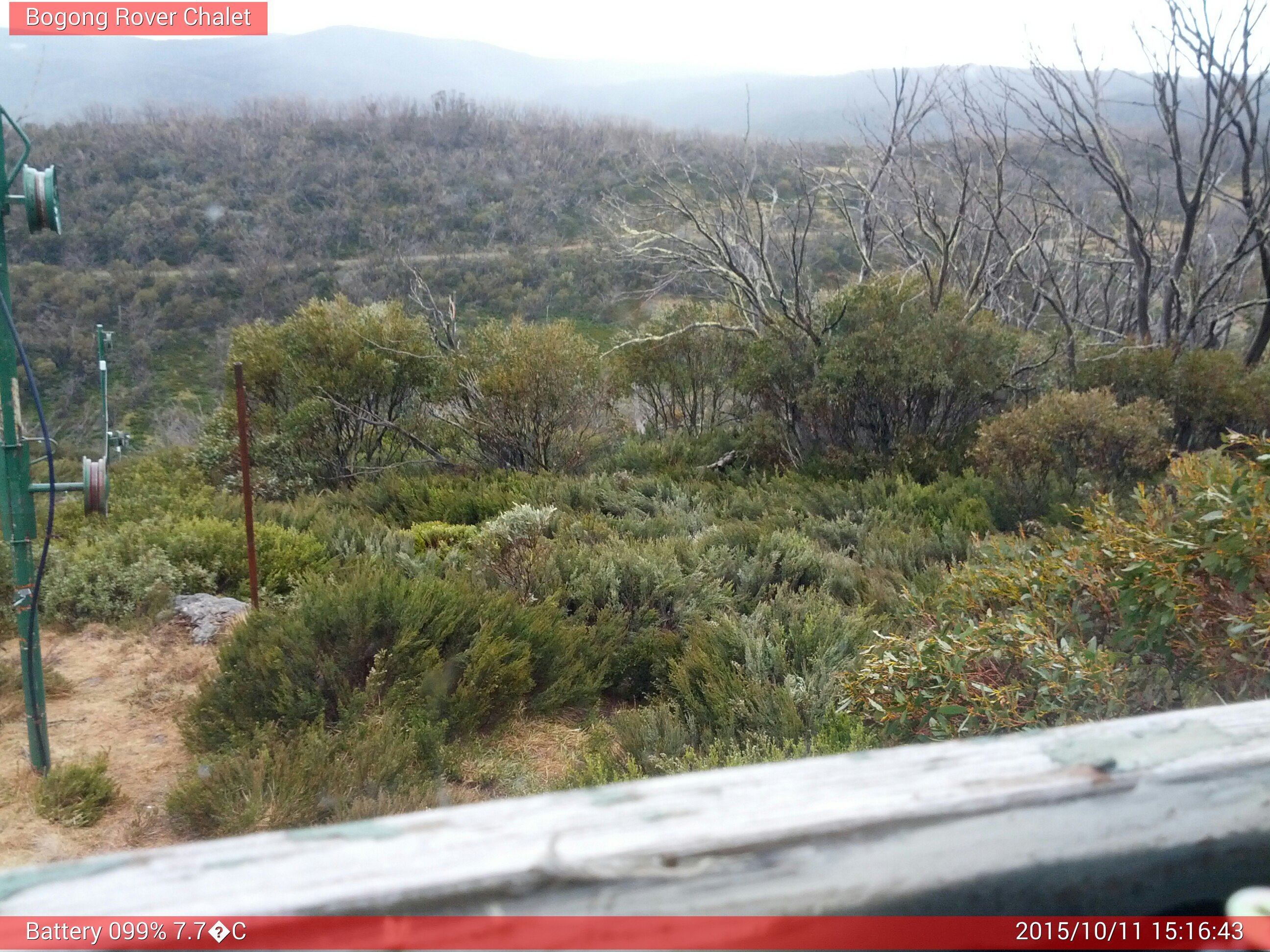 Bogong Web Cam 3:16pm Sunday 11th of October 2015