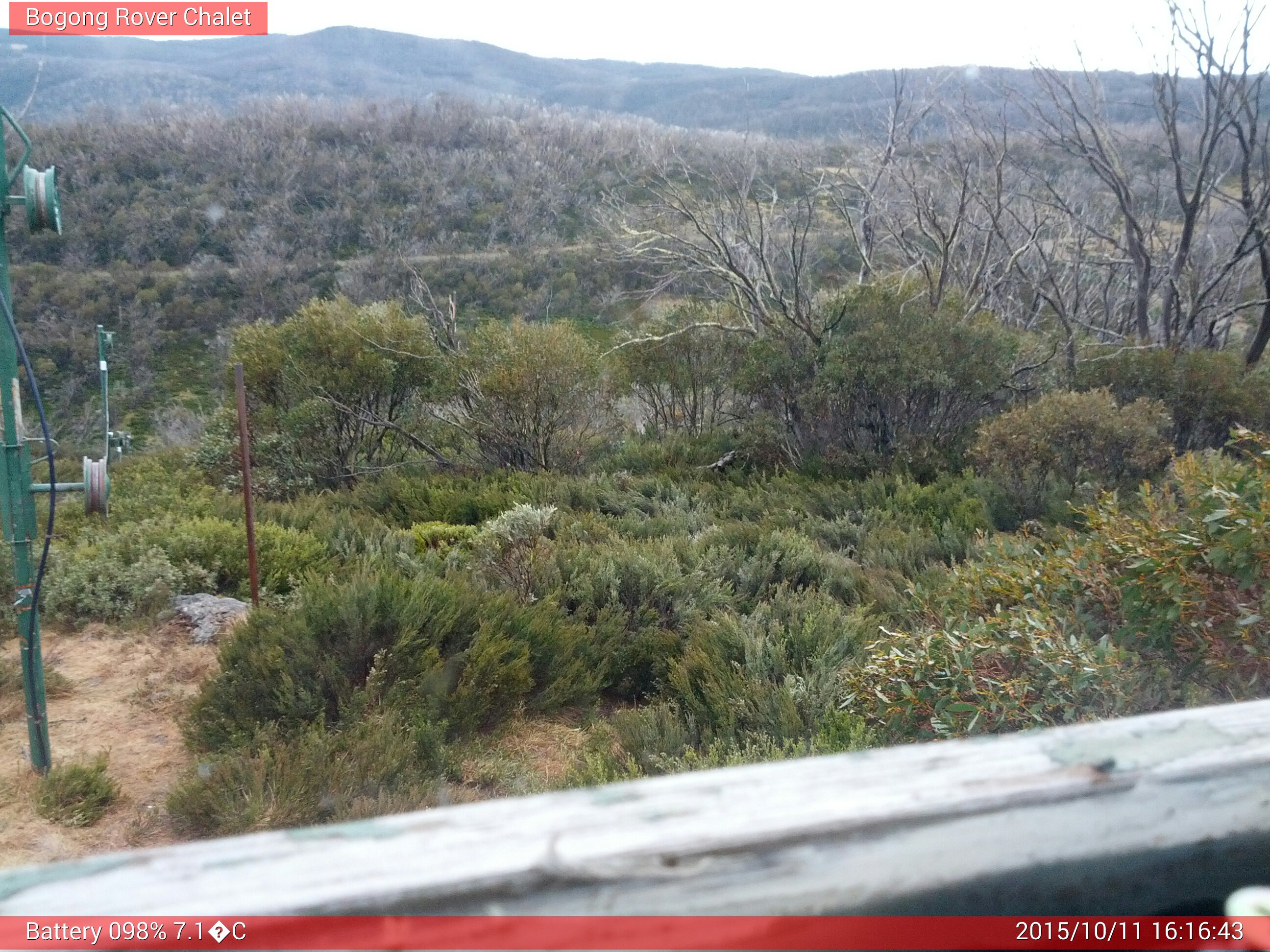 Bogong Web Cam 4:16pm Sunday 11th of October 2015