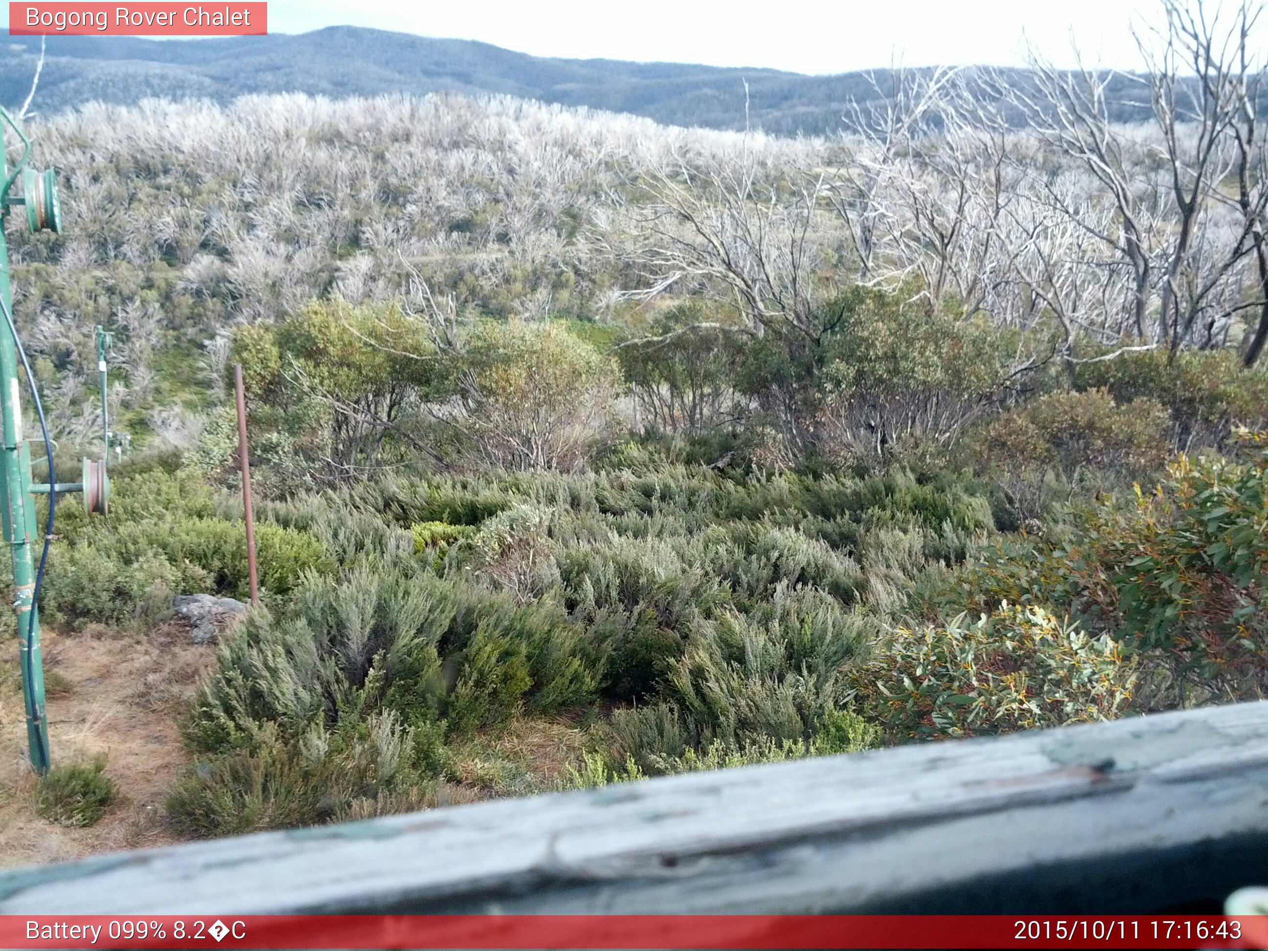 Bogong Web Cam 5:16pm Sunday 11th of October 2015