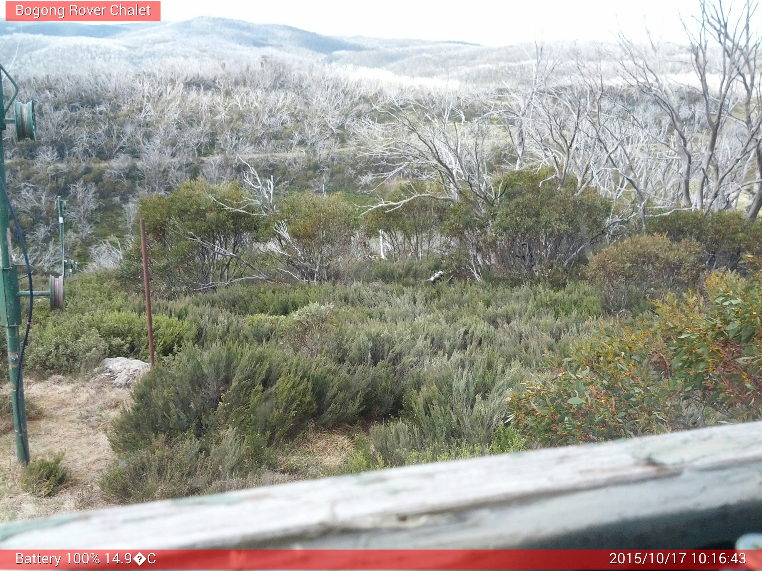 Bogong Web Cam 10:16am Saturday 17th of October 2015