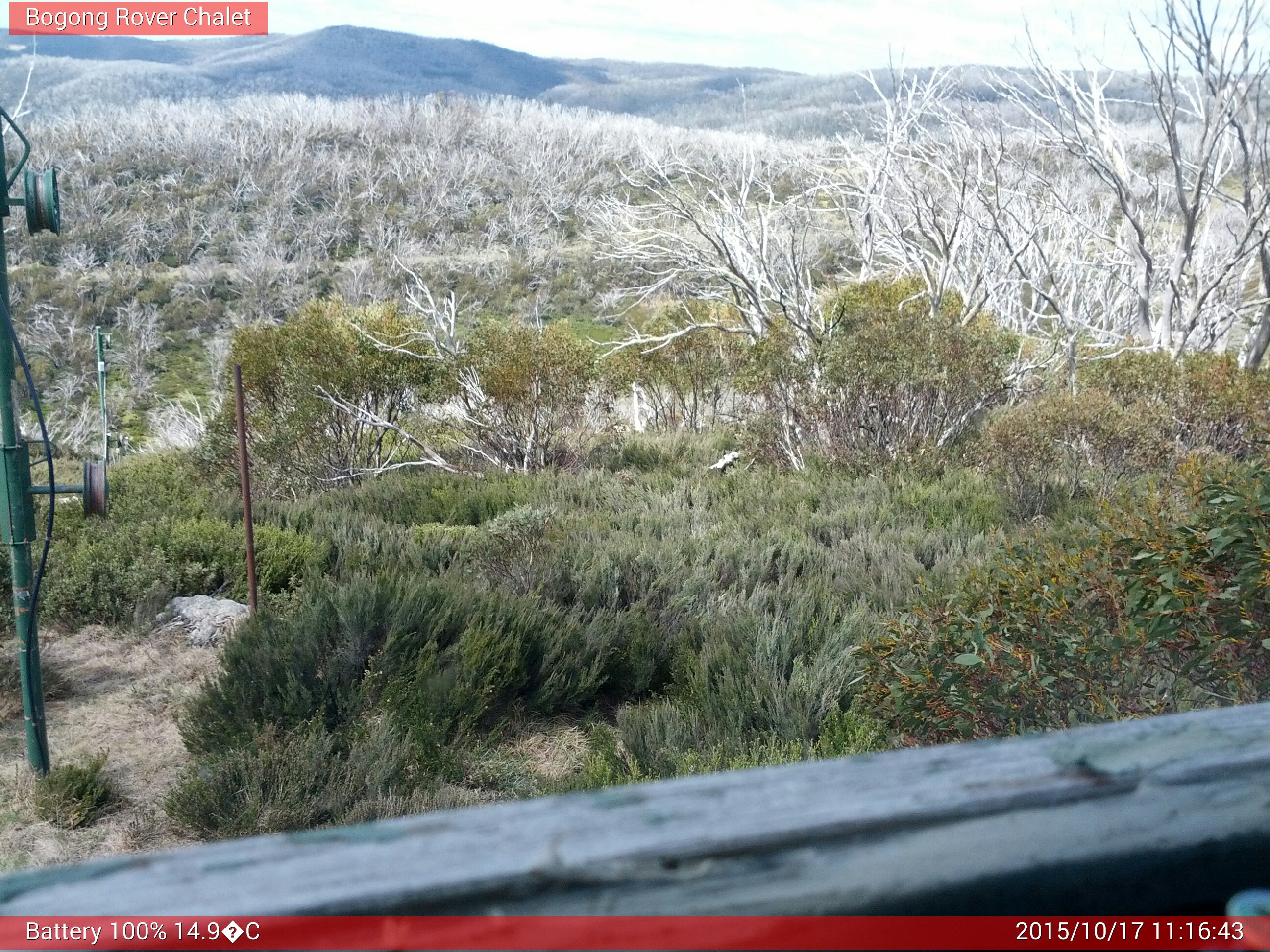 Bogong Web Cam 11:16am Saturday 17th of October 2015