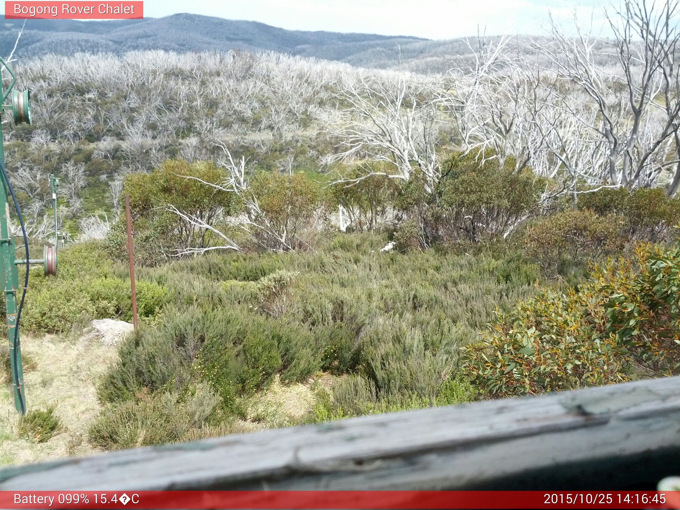 Bogong Web Cam 2:16pm Sunday 25th of October 2015