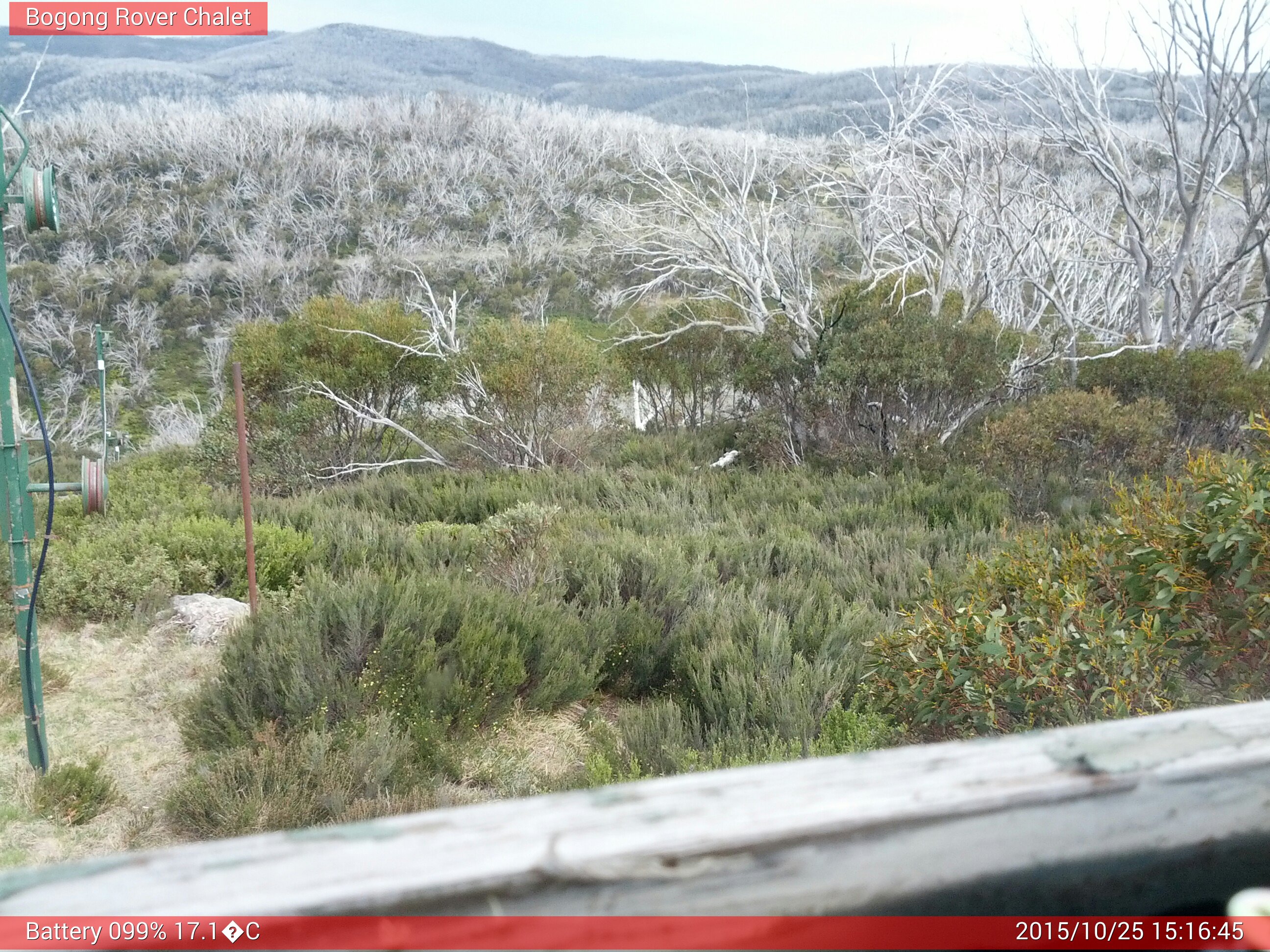 Bogong Web Cam 3:16pm Sunday 25th of October 2015