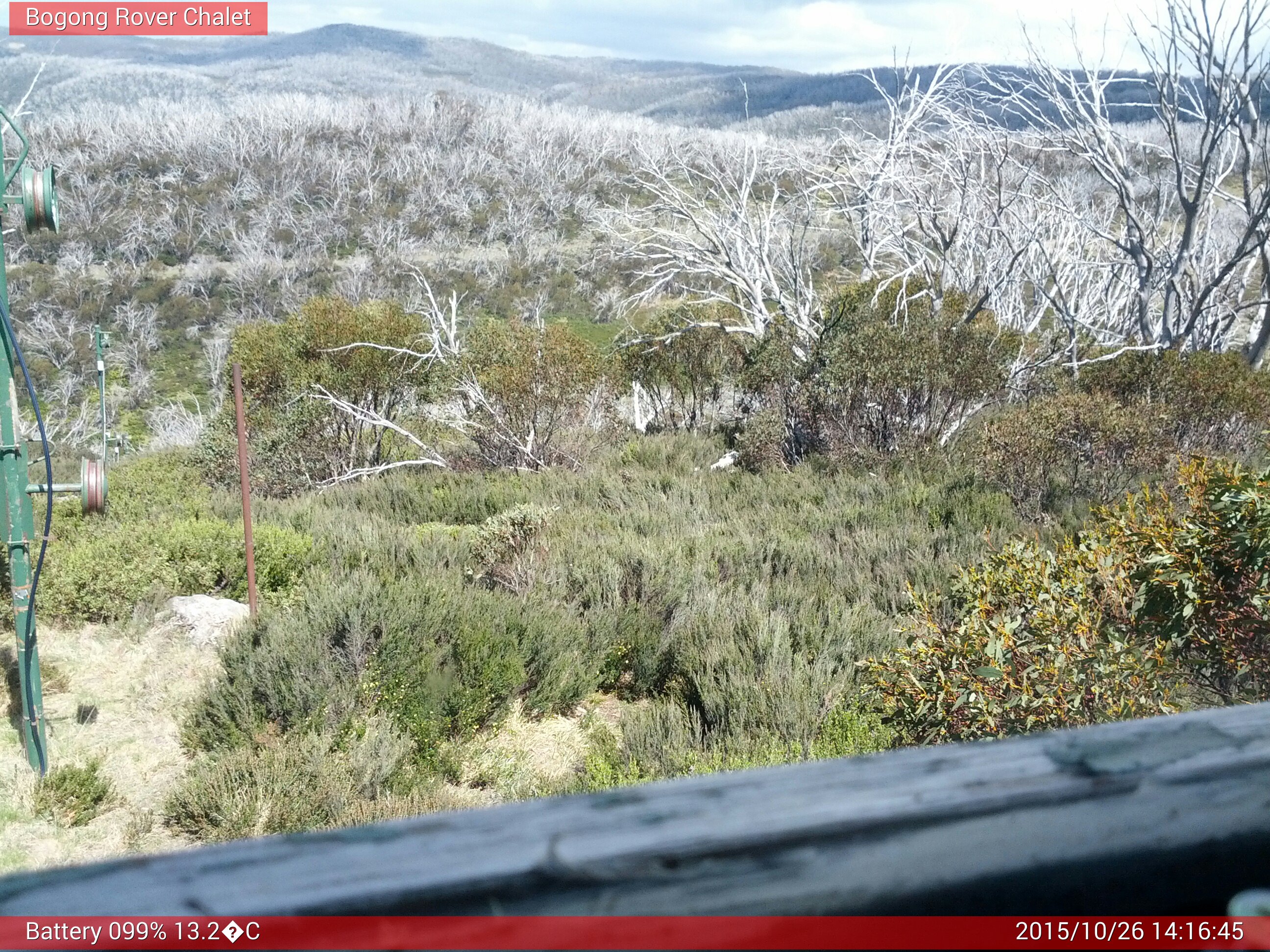 Bogong Web Cam 2:16pm Monday 26th of October 2015