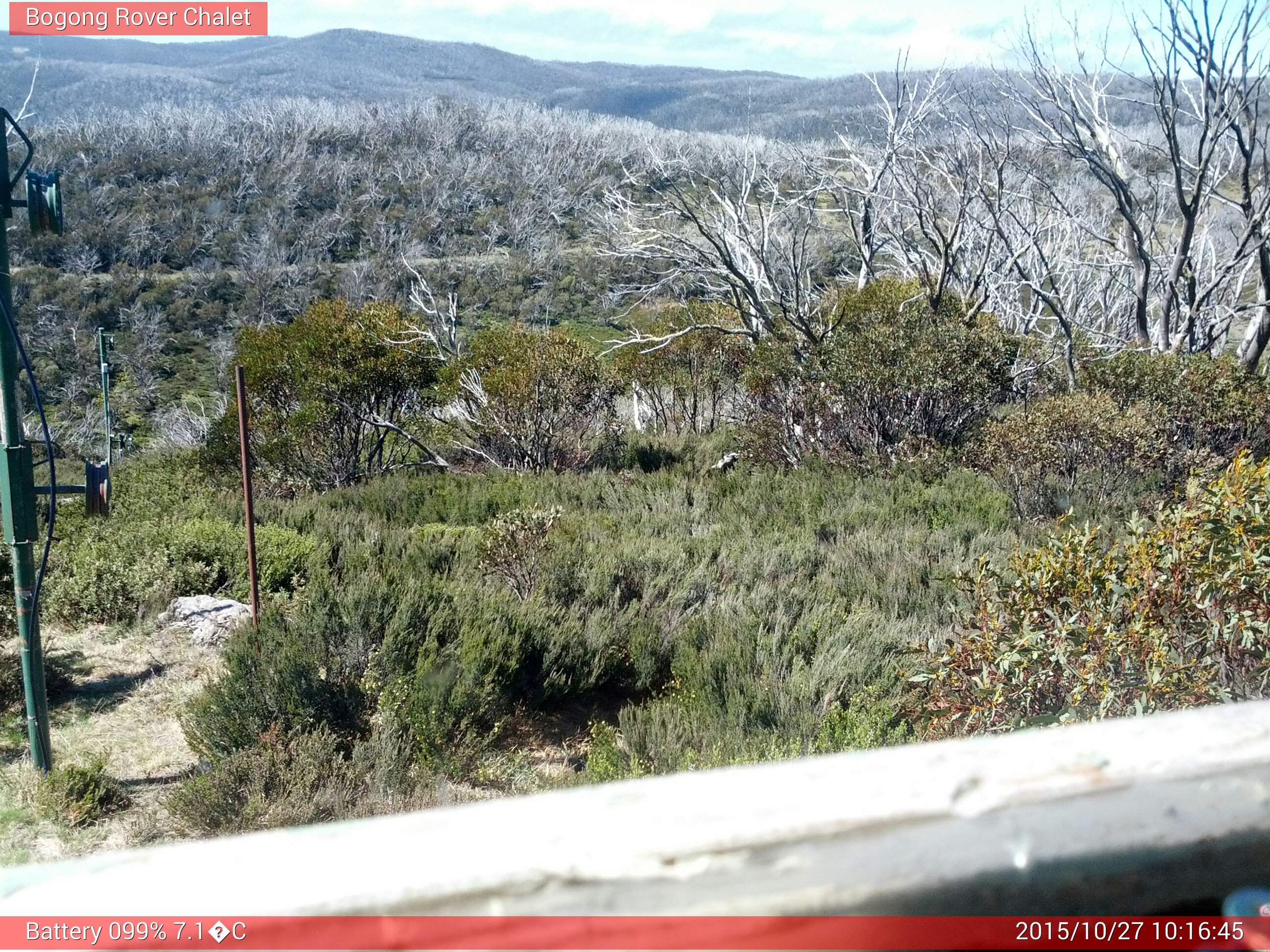 Bogong Web Cam 10:16am Tuesday 27th of October 2015