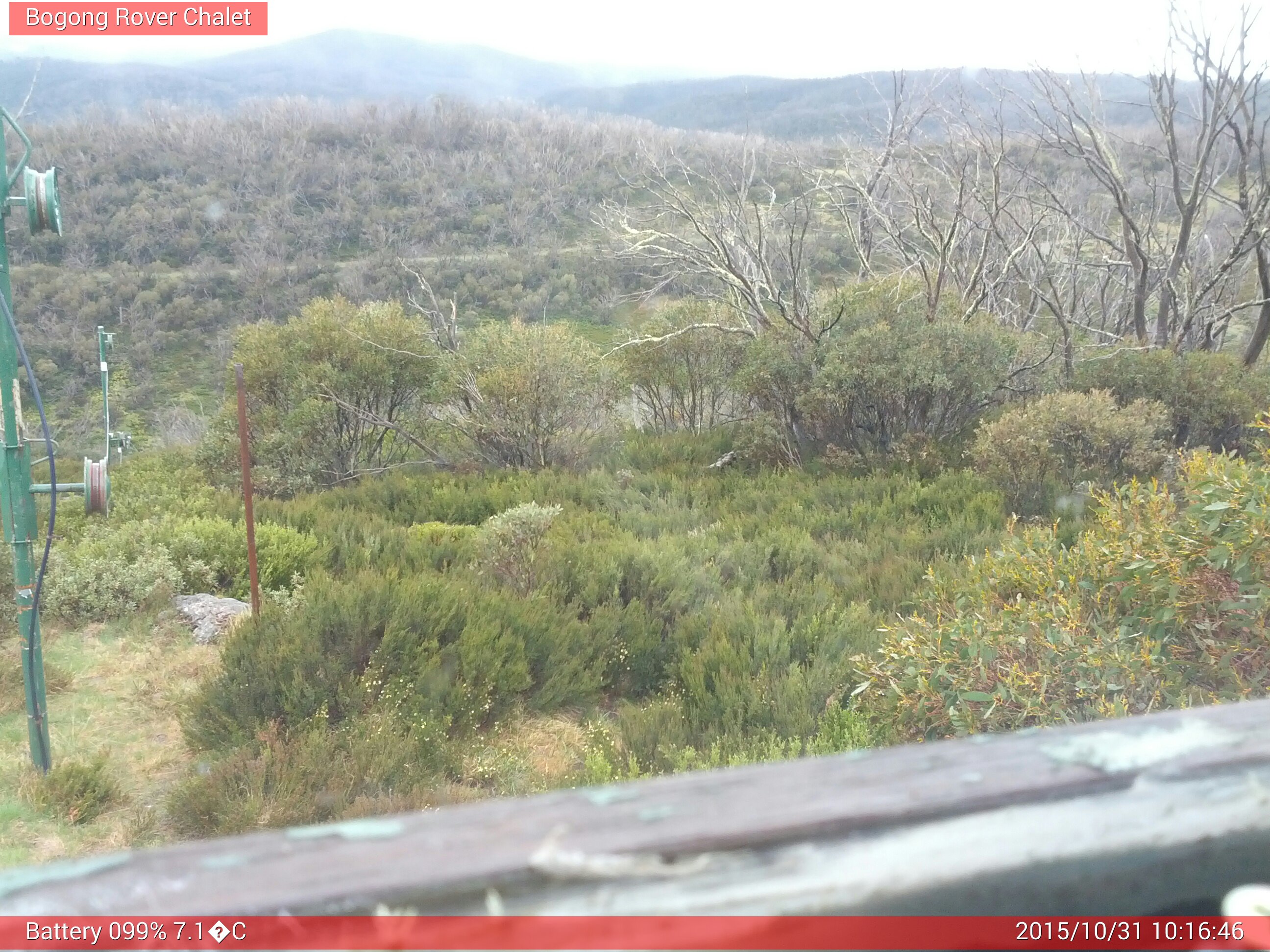 Bogong Web Cam 10:16am Saturday 31st of October 2015