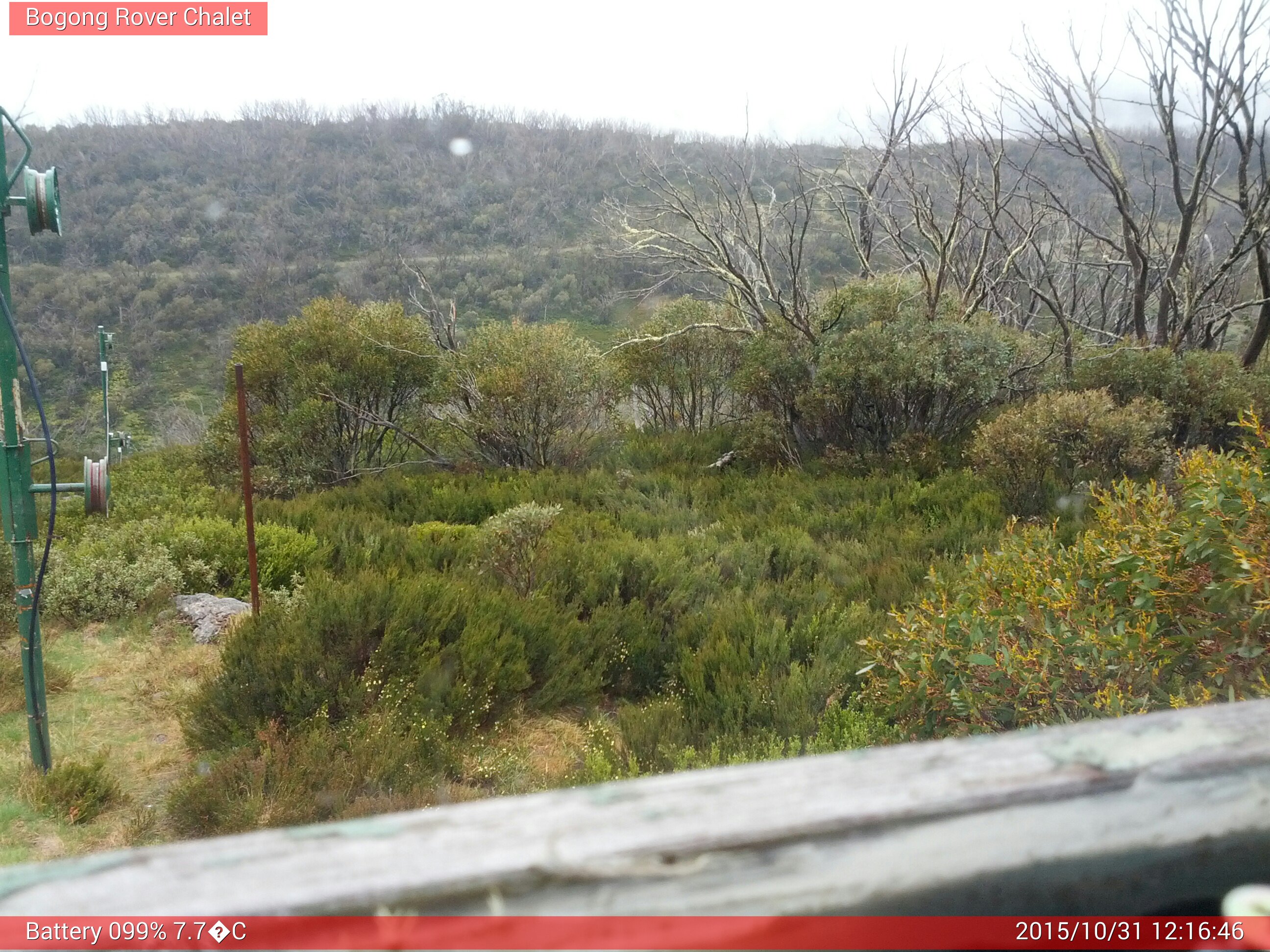 Bogong Web Cam 12:16pm Saturday 31st of October 2015