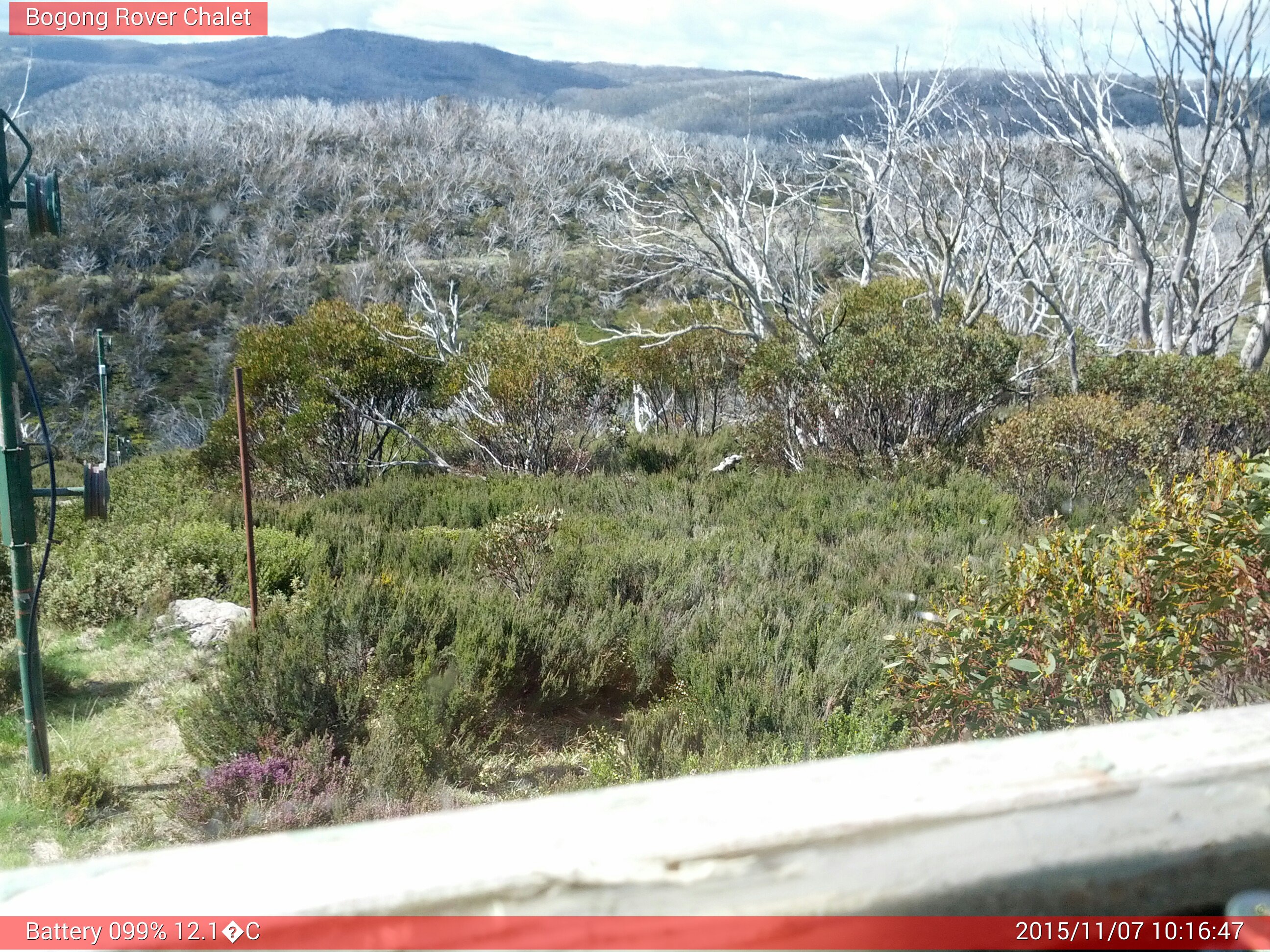 Bogong Web Cam 10:16am Saturday 7th of November 2015