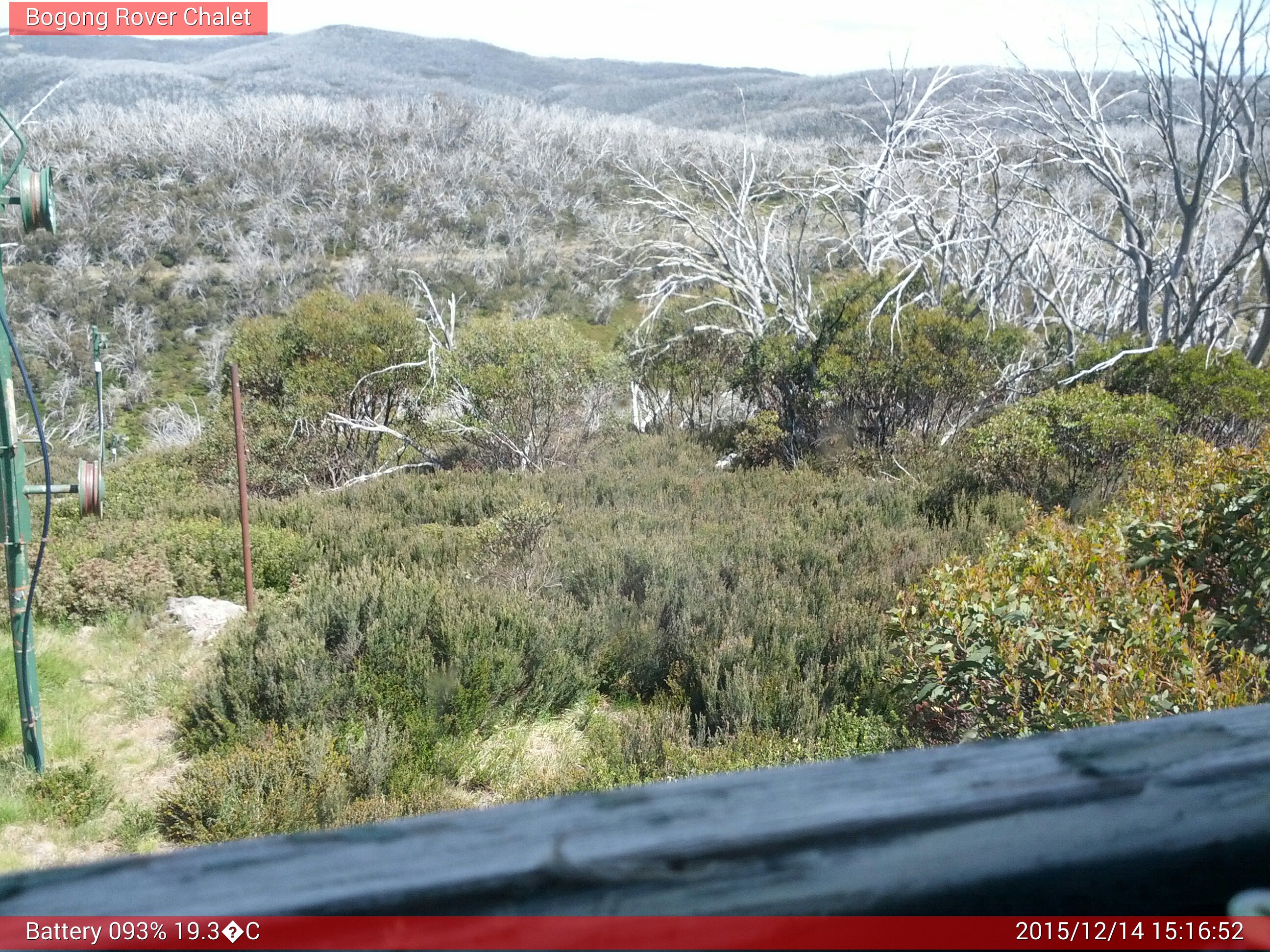 Bogong Web Cam 3:16pm Monday 14th of December 2015