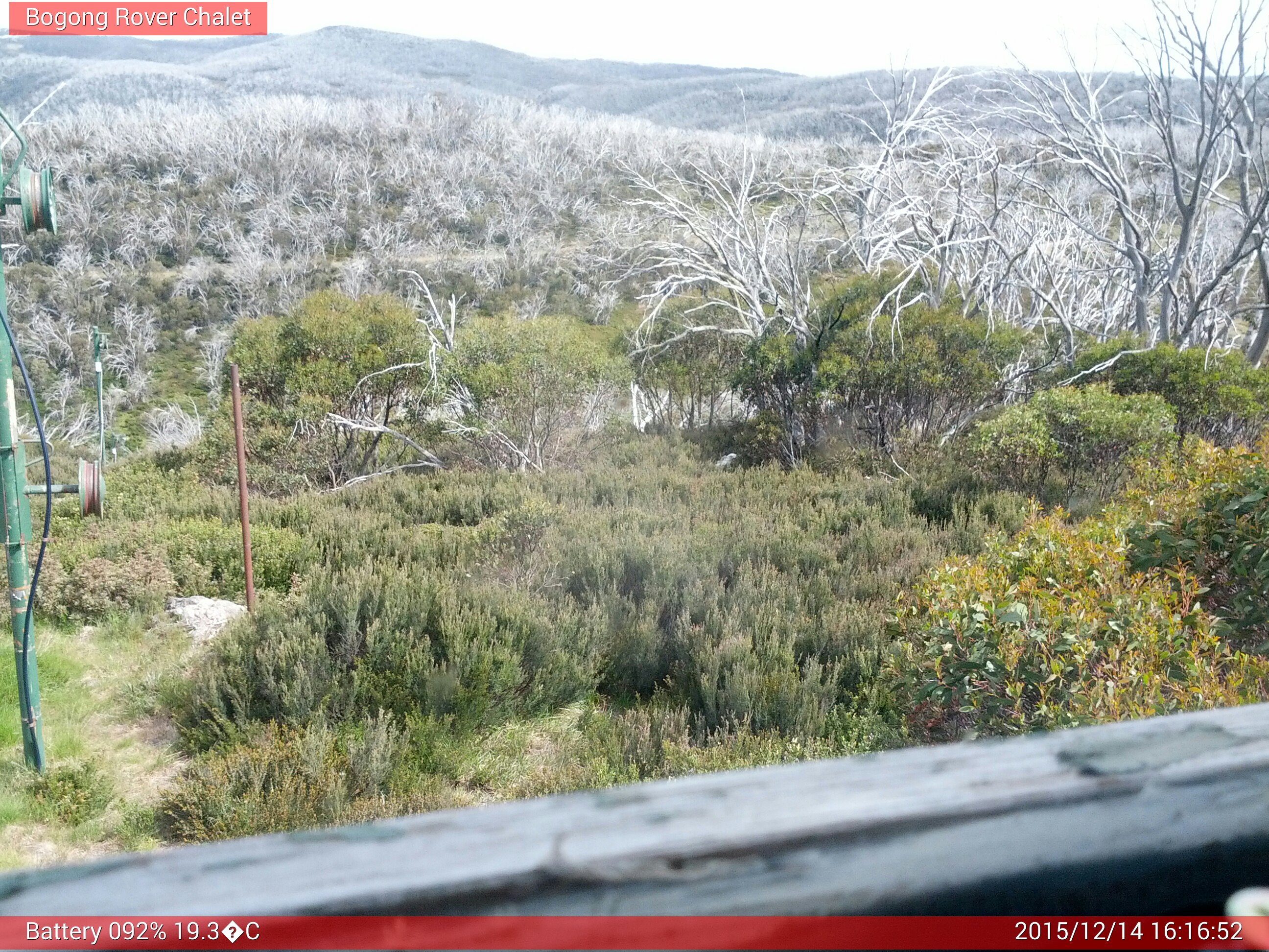 Bogong Web Cam 4:16pm Monday 14th of December 2015